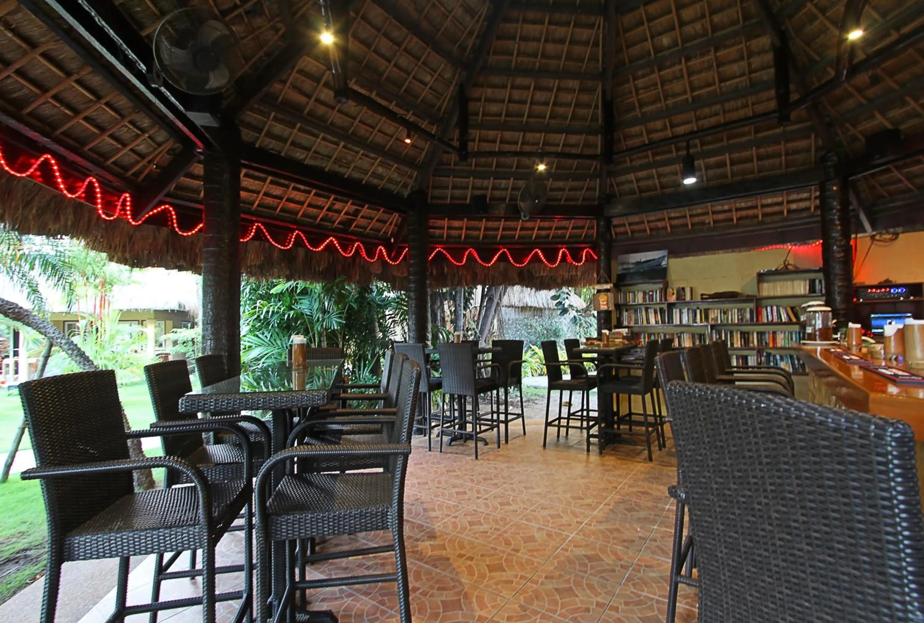 Restaurant/places to eat in Thalatta Resort