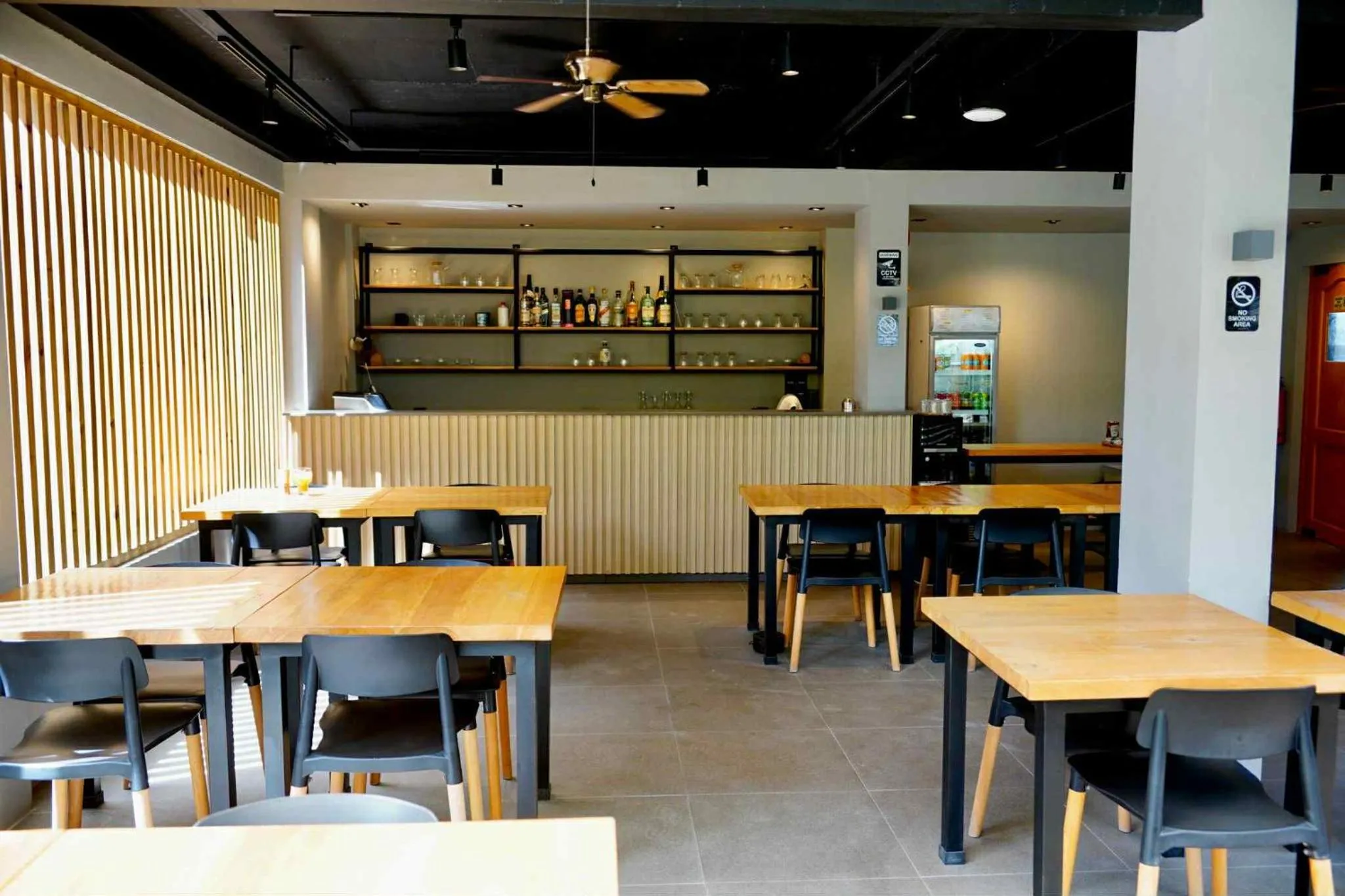 Restaurant/places to eat in Mayfair Resort