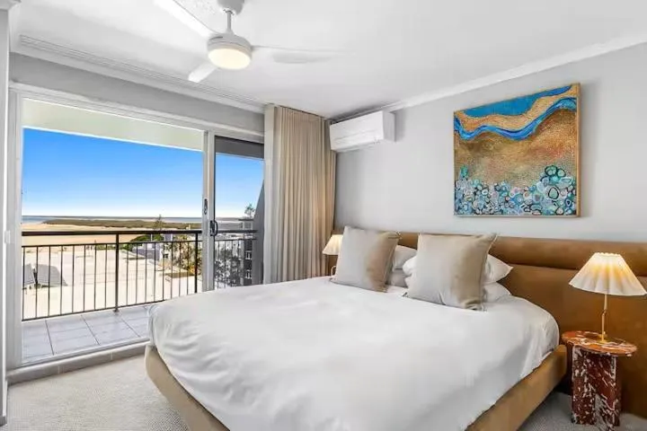 Bed in Joanne Apartments