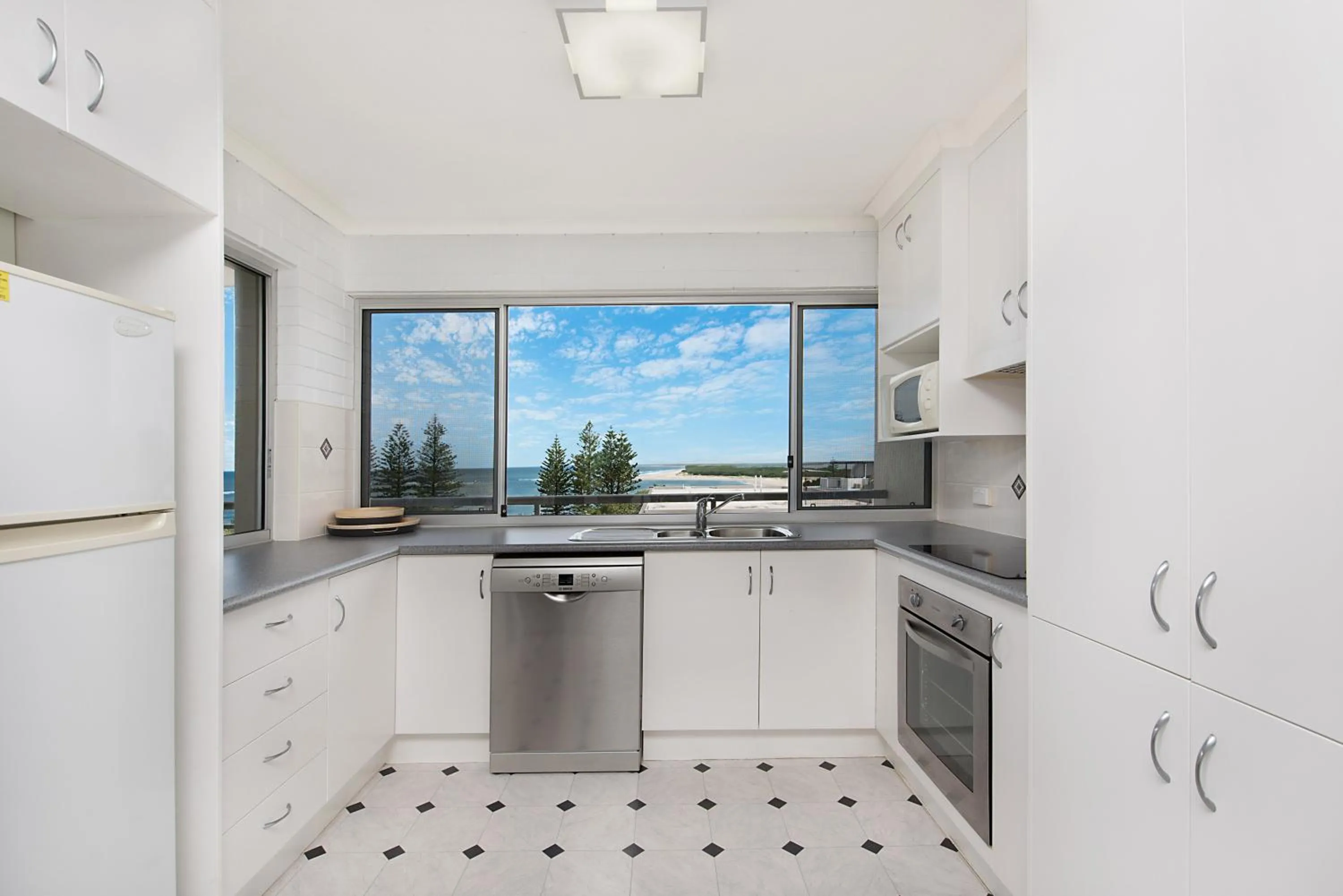 Kitchen or kitchenette in Joanne Apartments