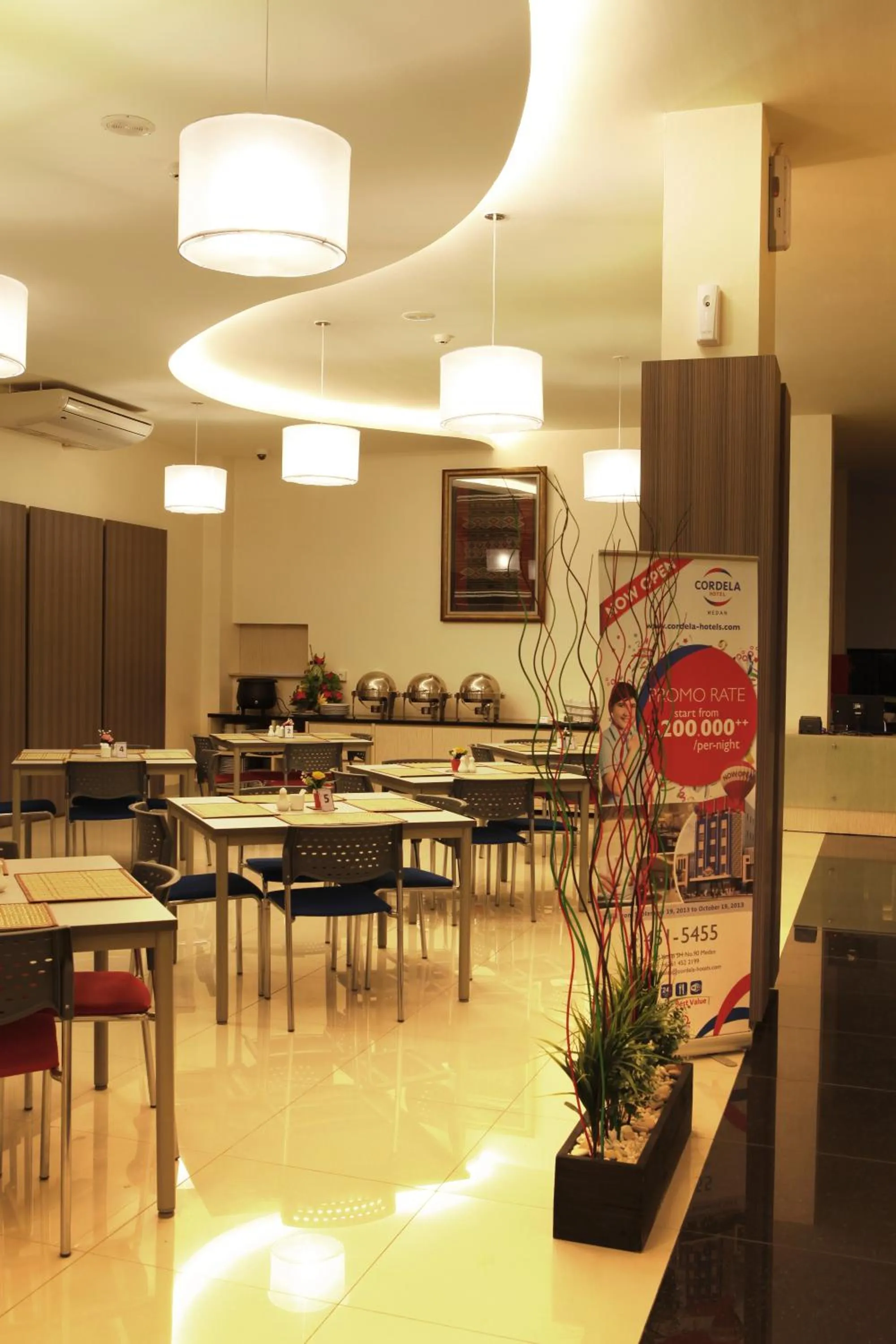 Restaurant/places to eat in Cordela Hotel Medan