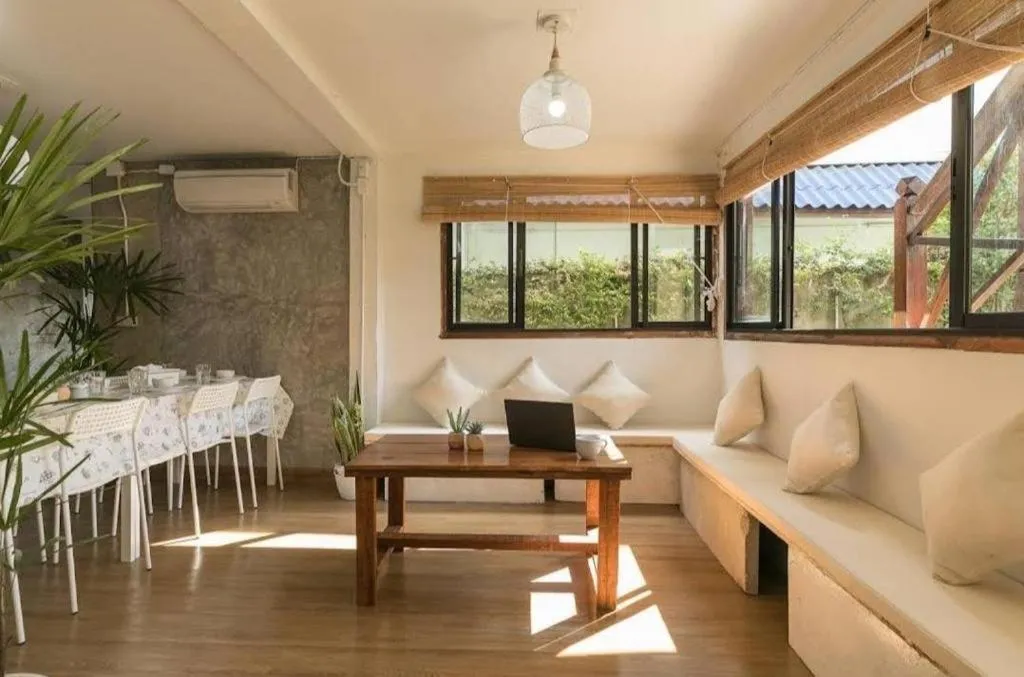 Living room in Nearthepark boutique house1