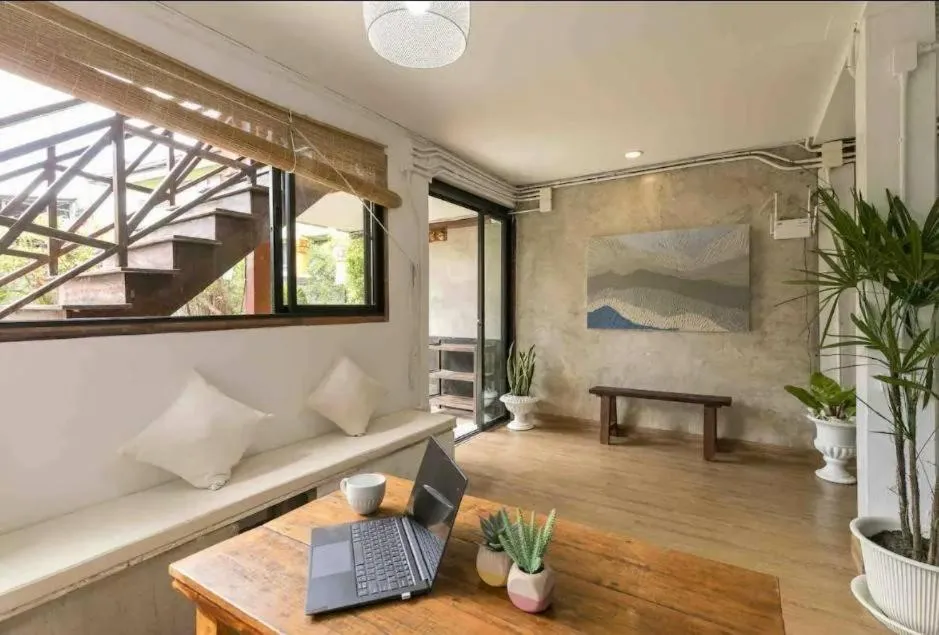 Living room in Nearthepark boutique house1