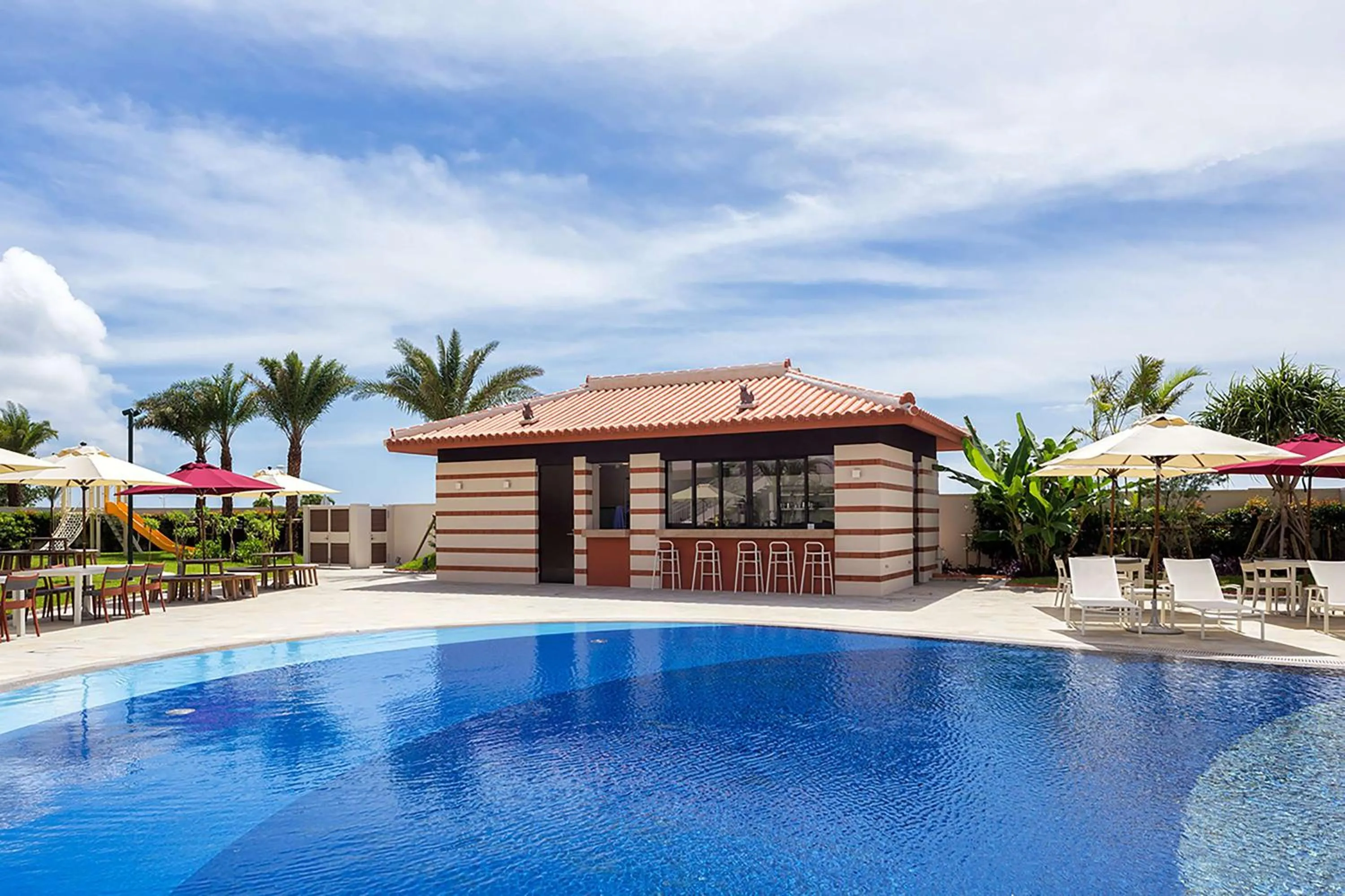 Lounge or bar in Hilton Okinawa Chatan Resort