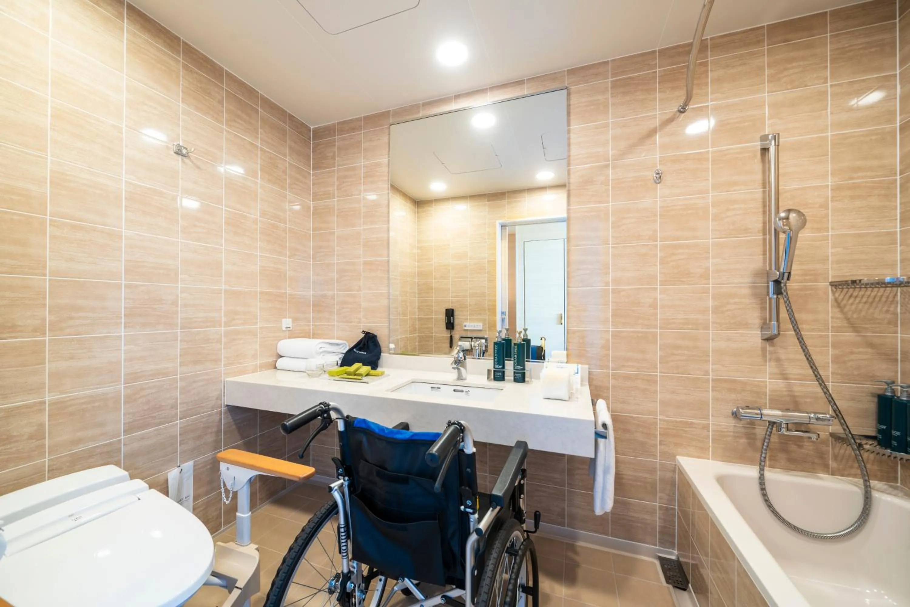 acessibility in Hilton Okinawa Chatan Resort