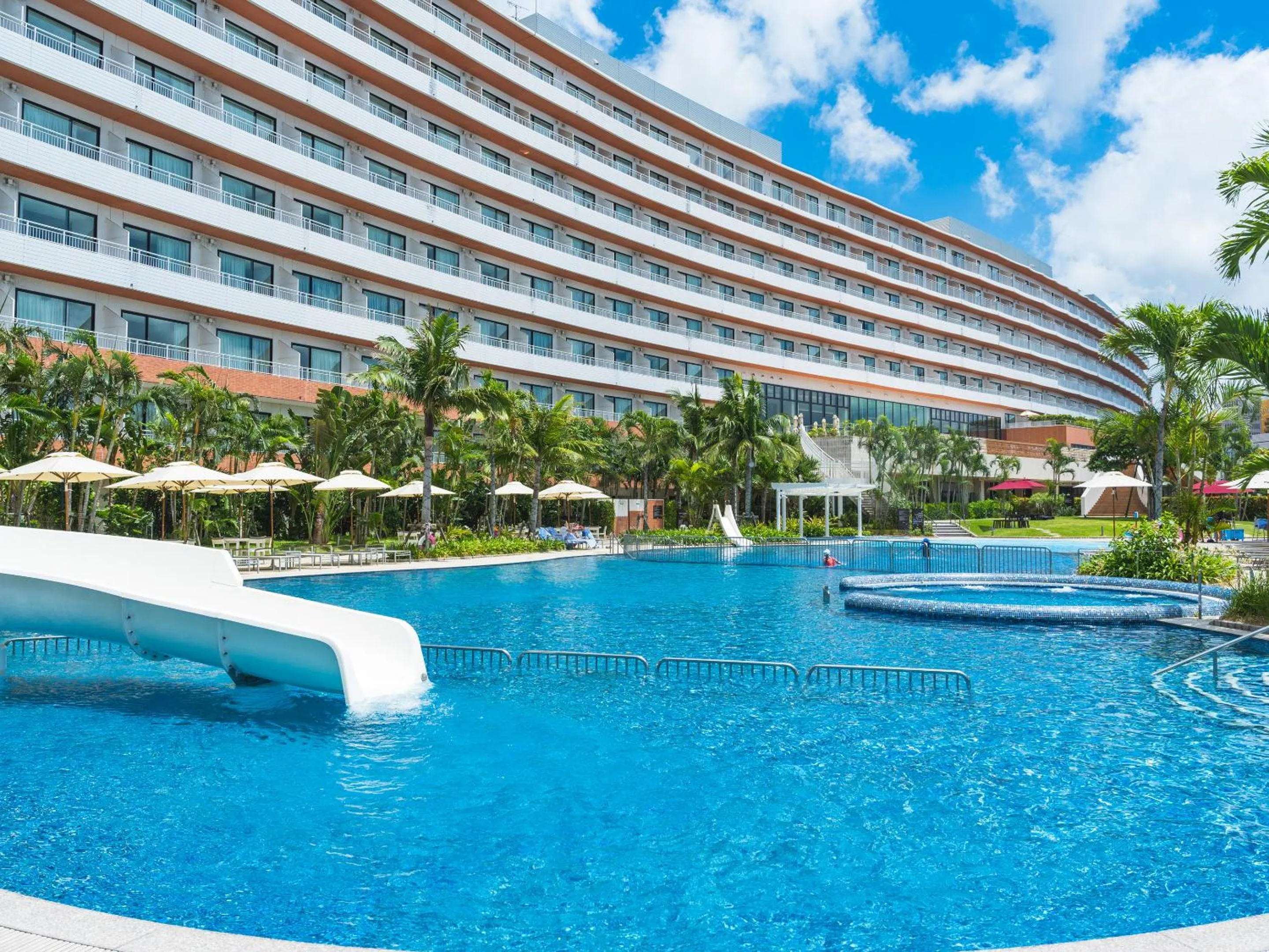 Swimming pool in Hilton Okinawa Chatan Resort