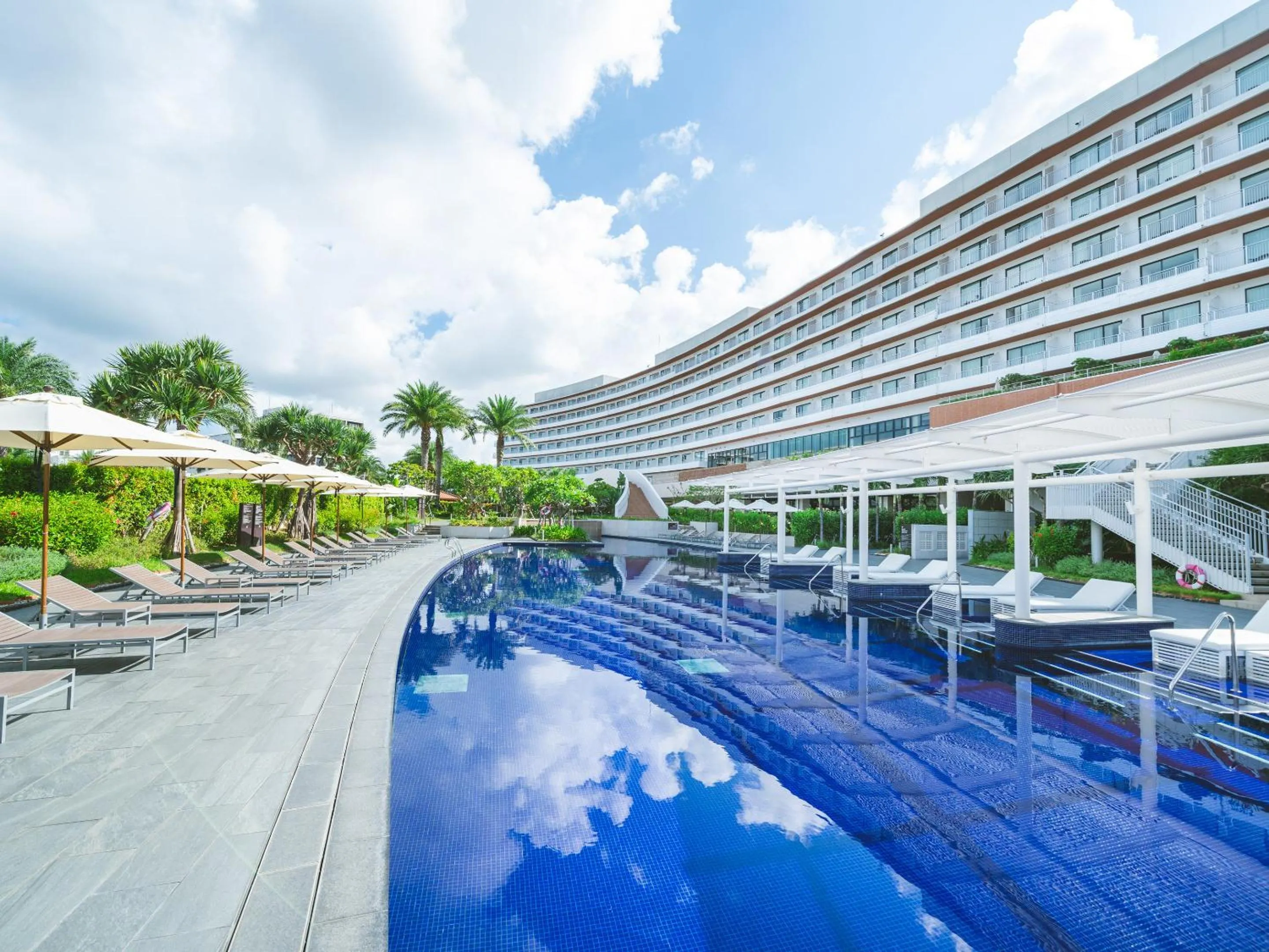 Swimming pool in Hilton Okinawa Chatan Resort