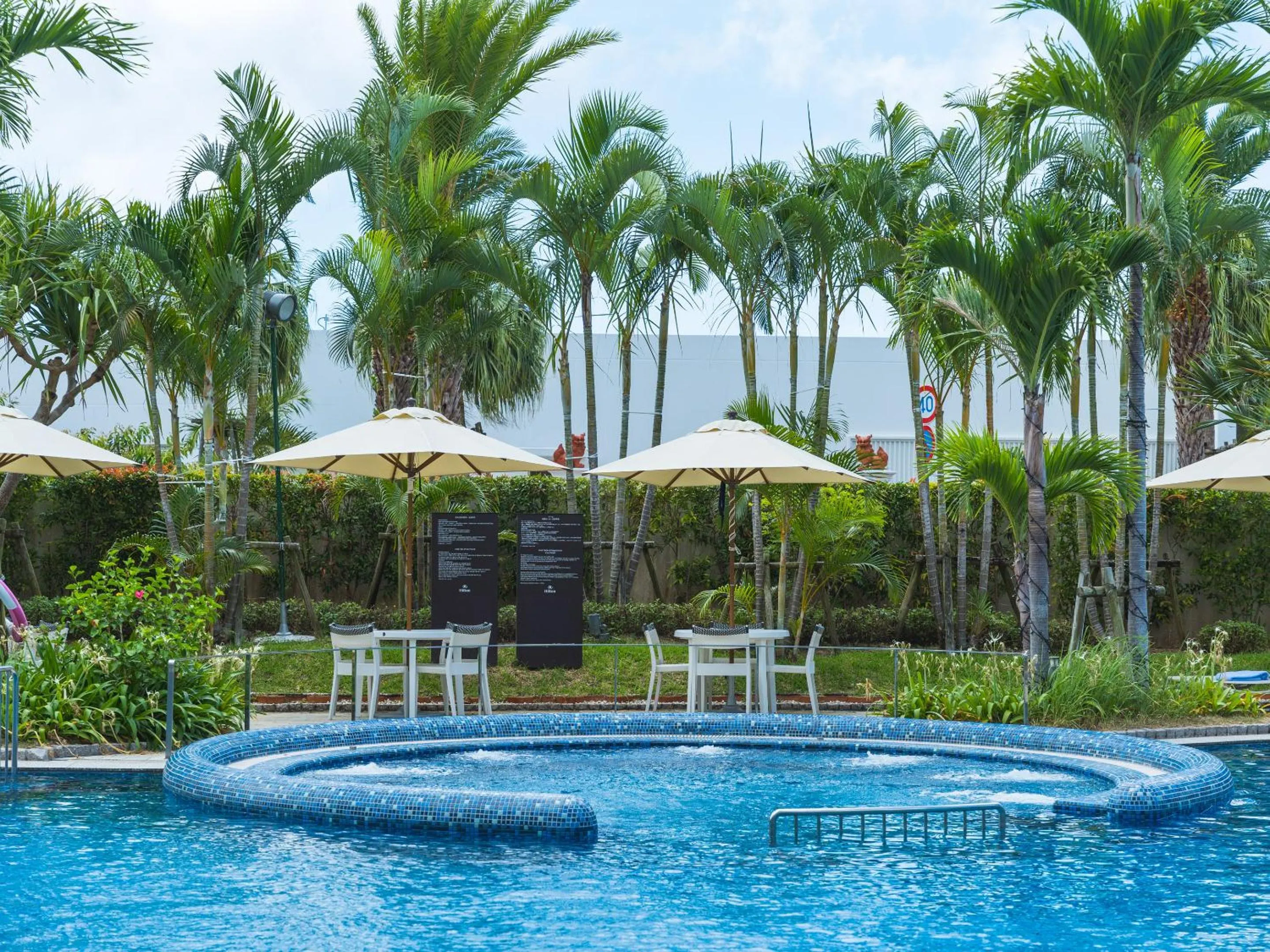 Swimming pool in Hilton Okinawa Chatan Resort