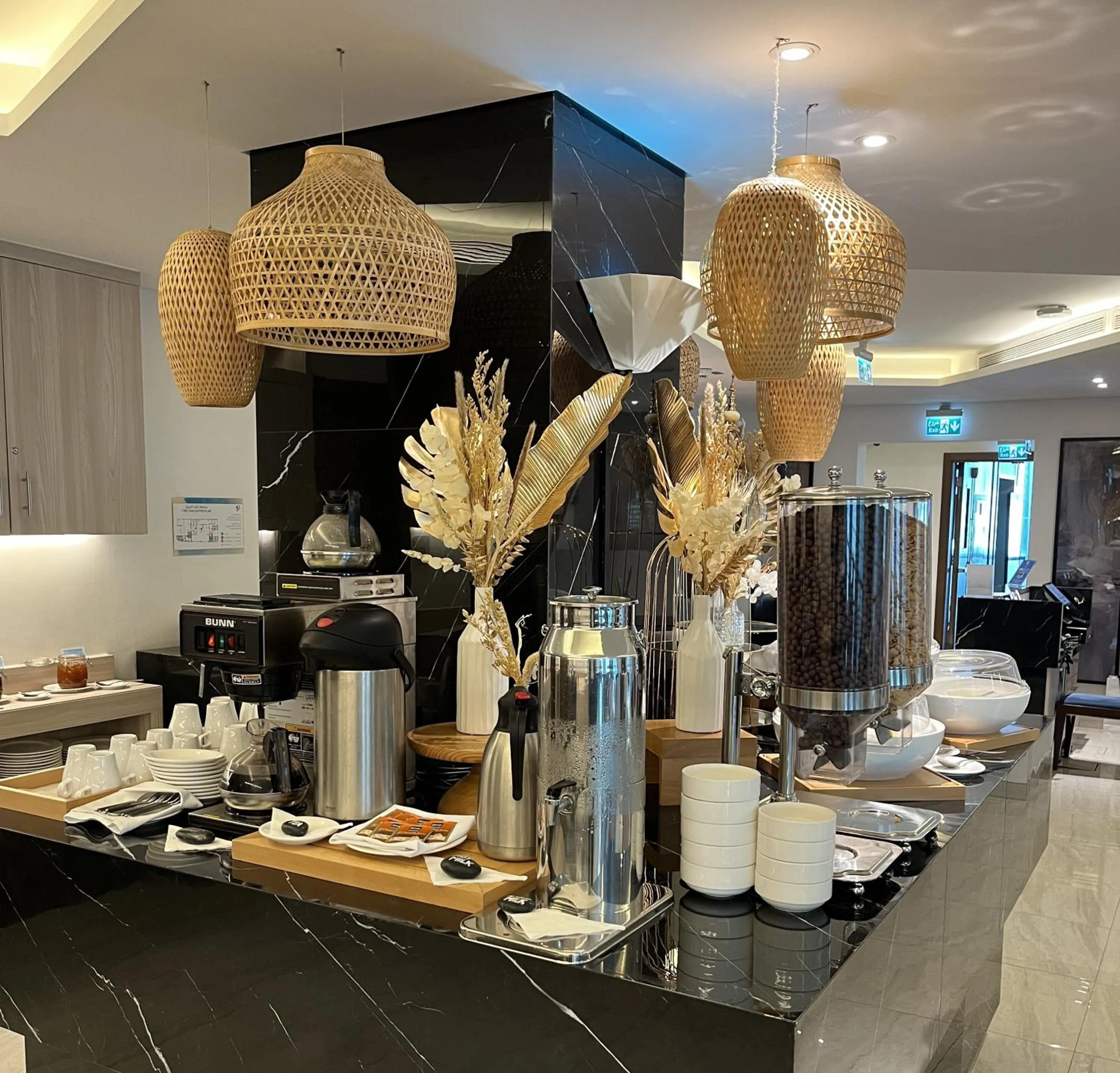 Restaurant/places to eat in C - Hotel and Suites Doha