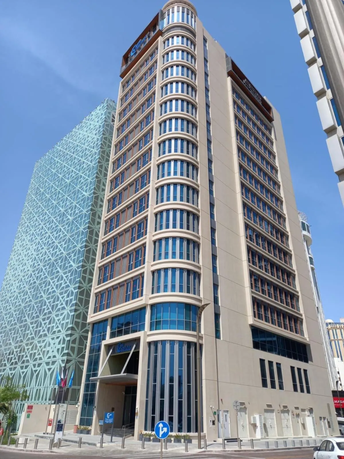 Property building in C - Hotel and Suites Doha