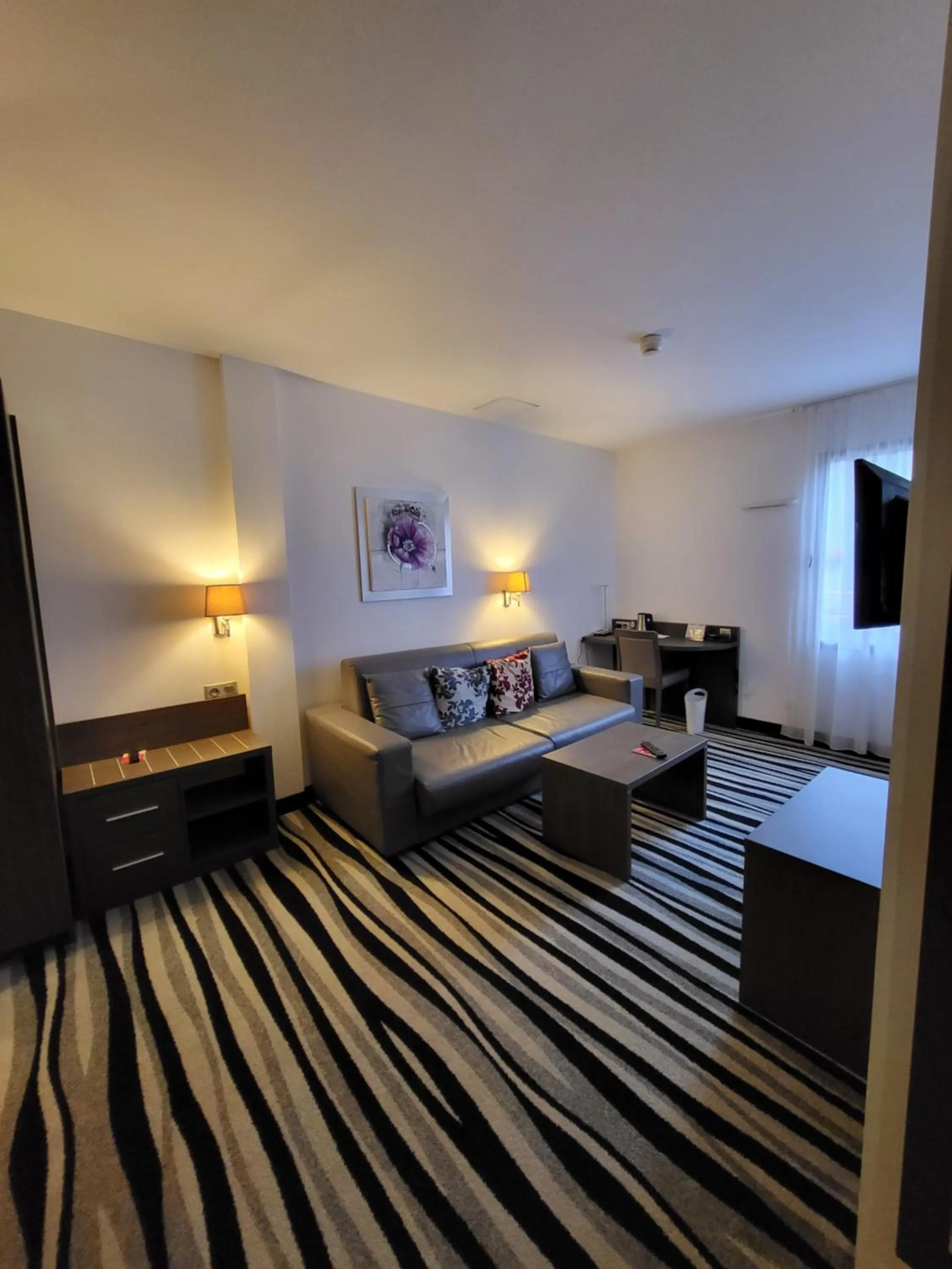 Living room, Bed in Kyriad Saint Quentin en Yvelines - Montigny