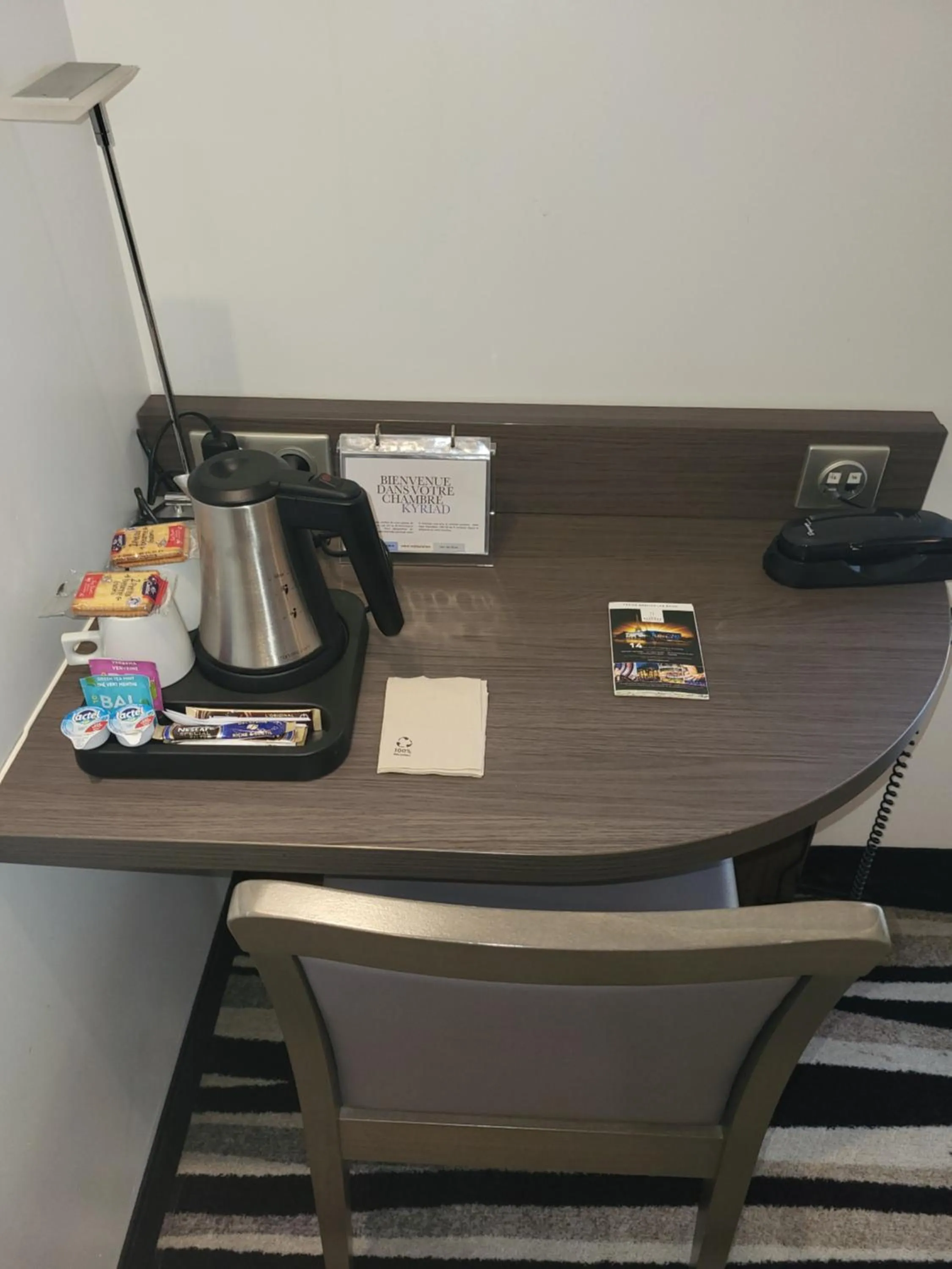 Coffee/tea facilities in Kyriad Saint Quentin en Yvelines - Montigny