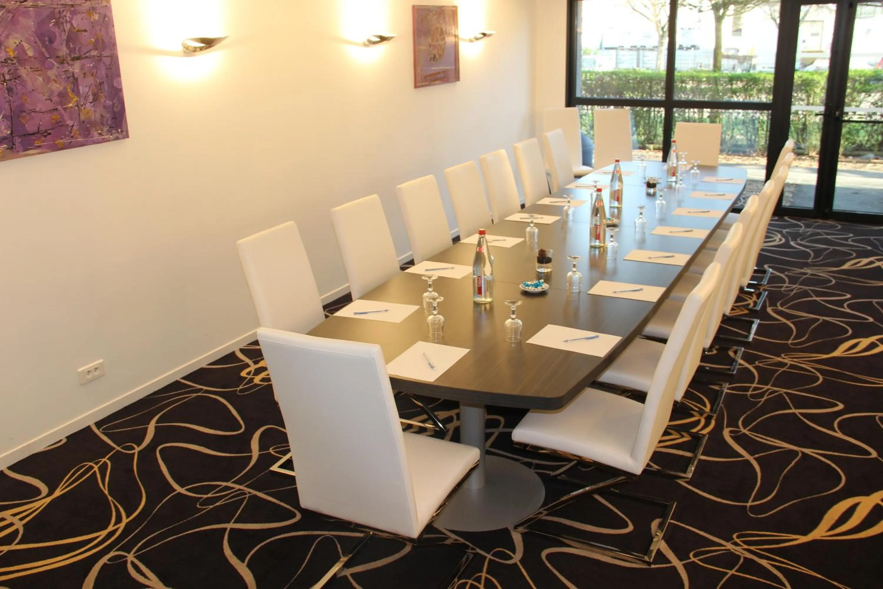 Business facilities in Kyriad Saint Quentin en Yvelines - Montigny