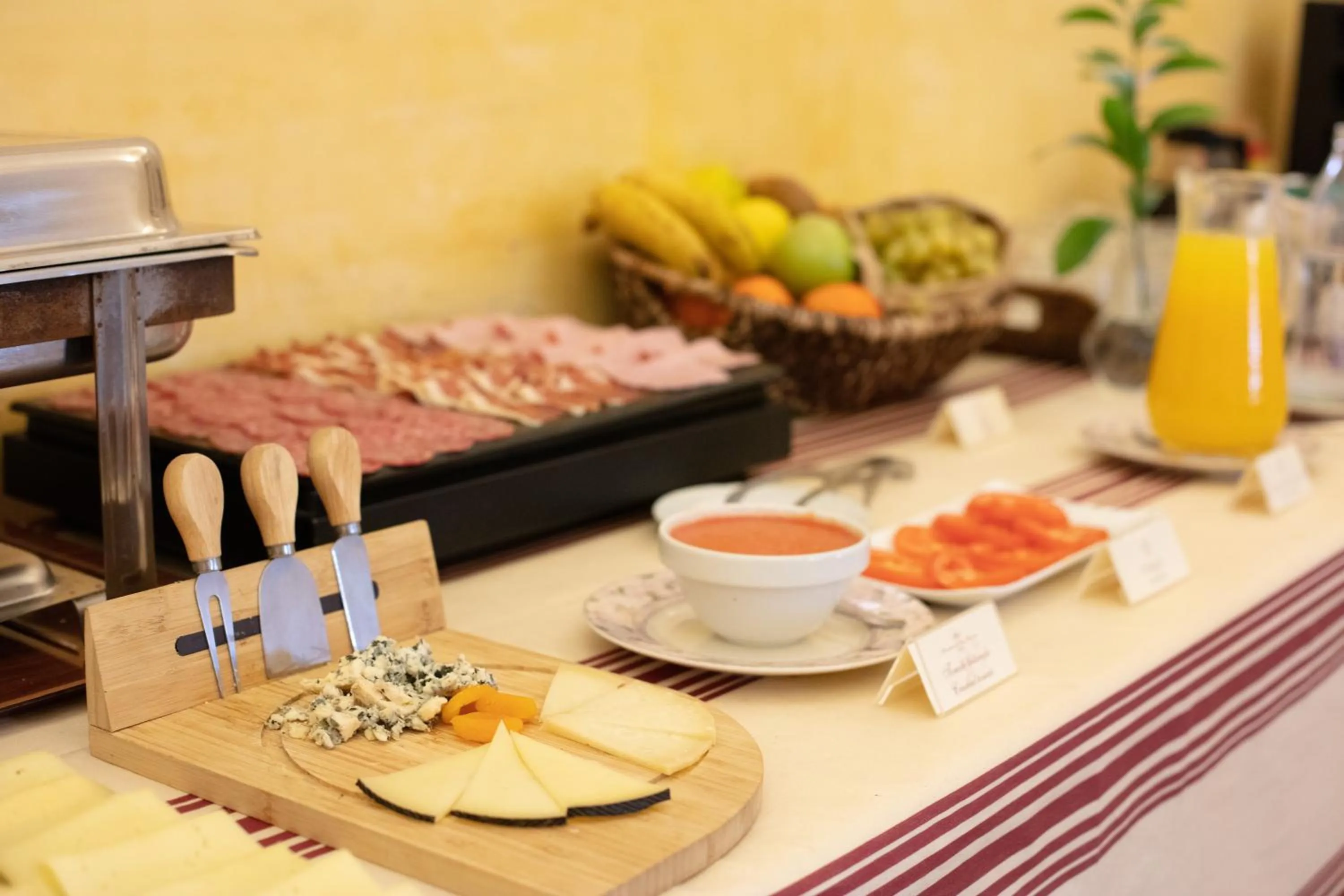 Breakfast in Monasterio de San Francisco