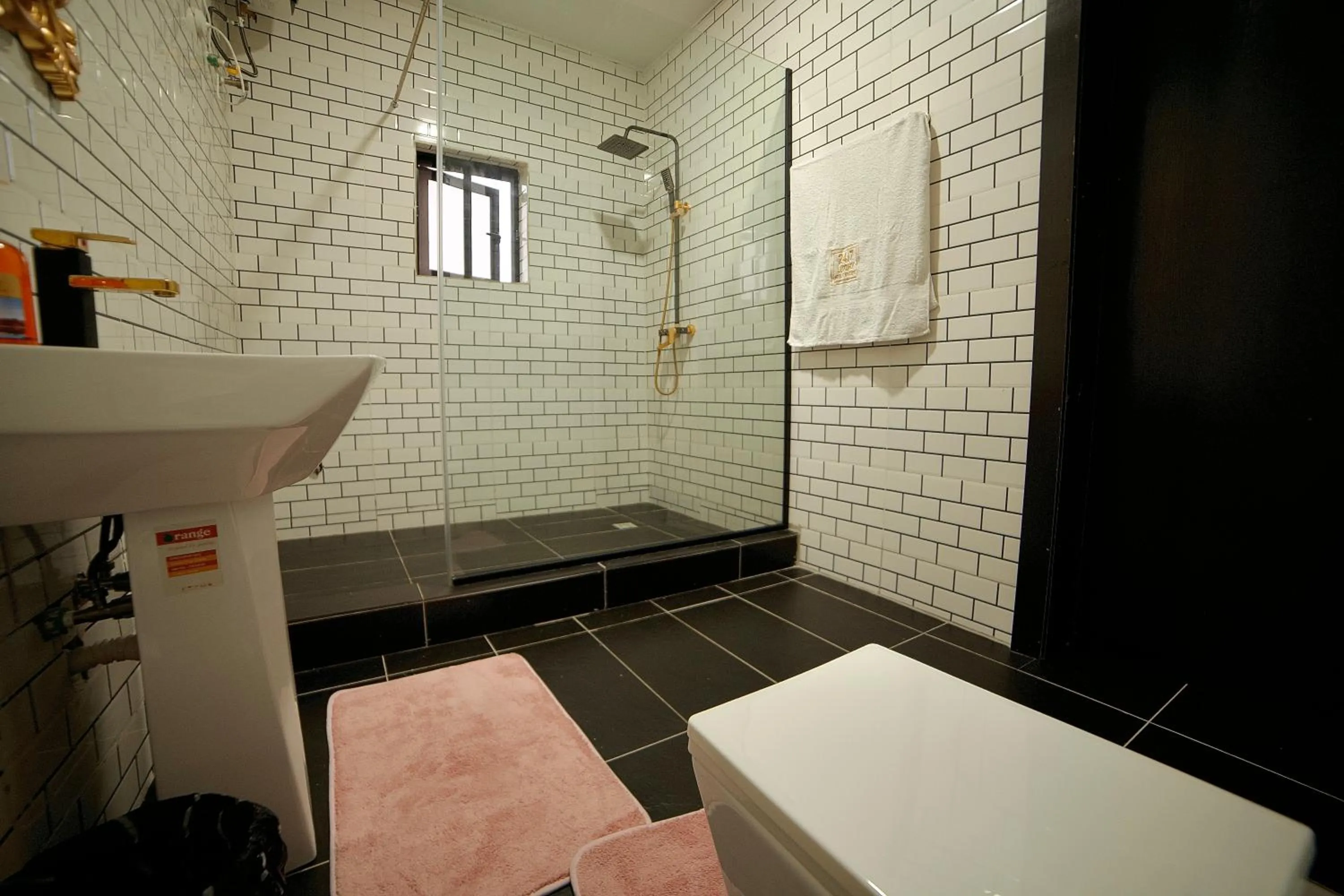 Bathroom in 247 Luxury Hotel & Apartment Ajah