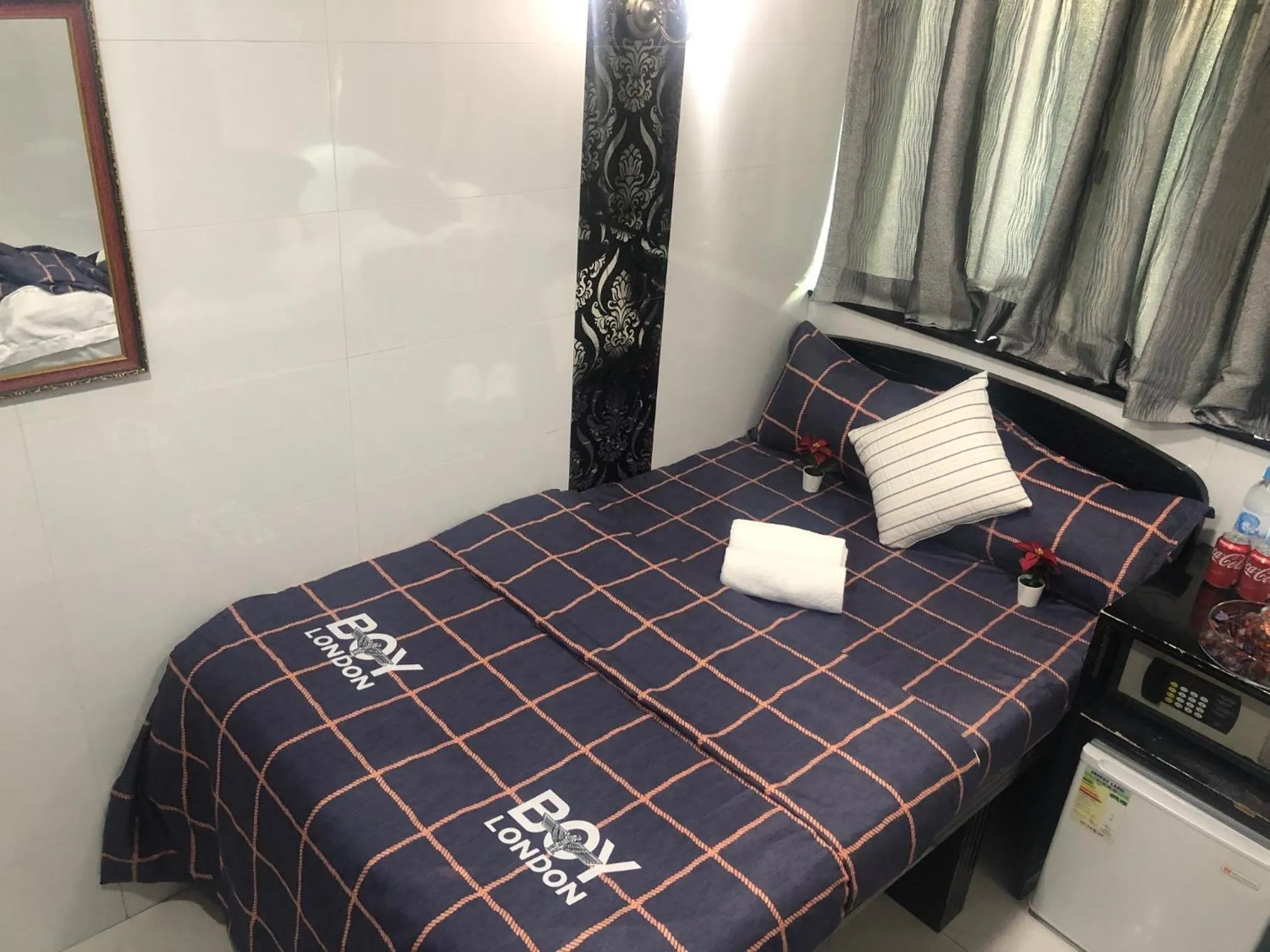 cot, Bed in Australia Lounge