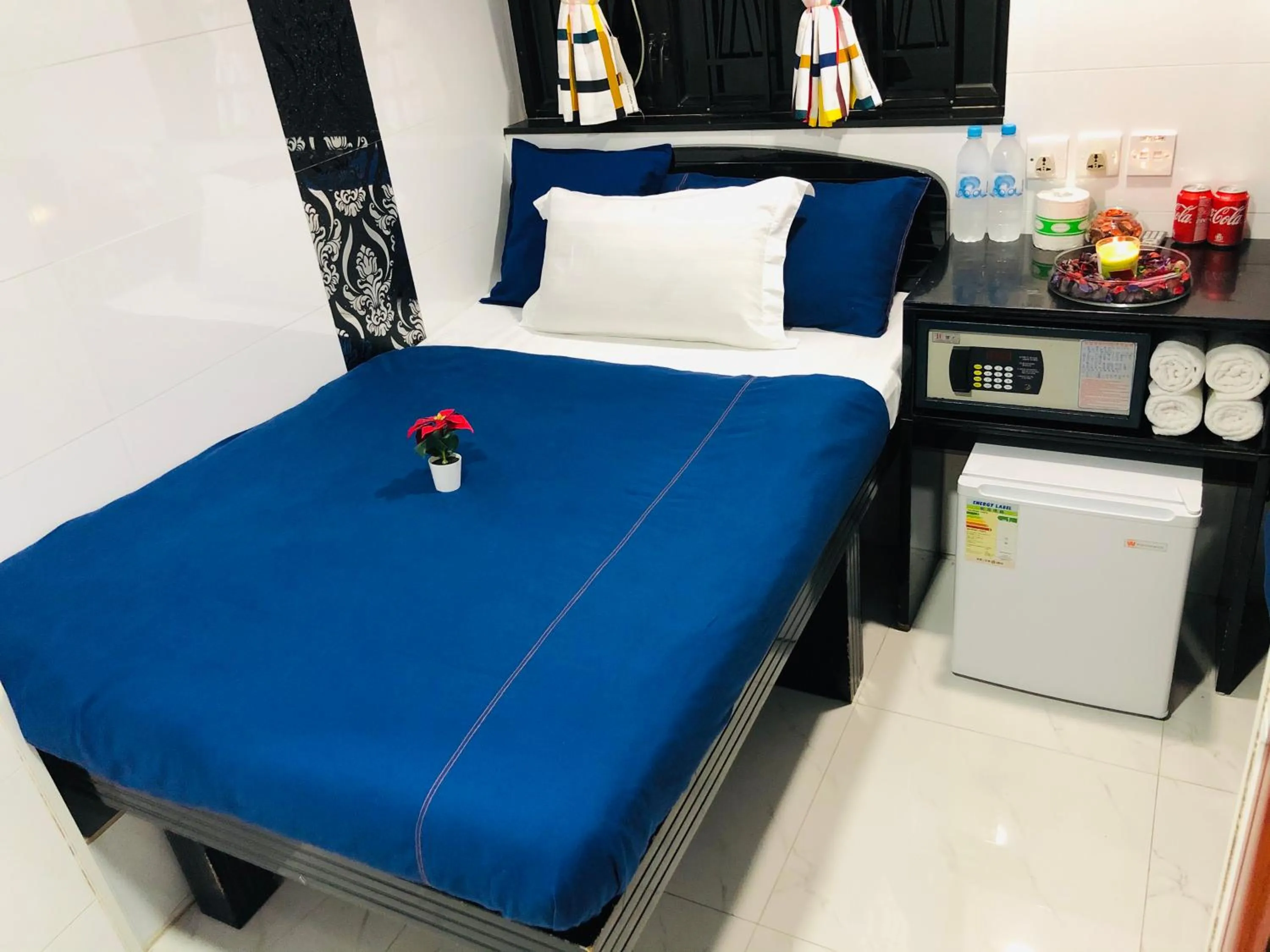 cot, Bed in Australia Lounge