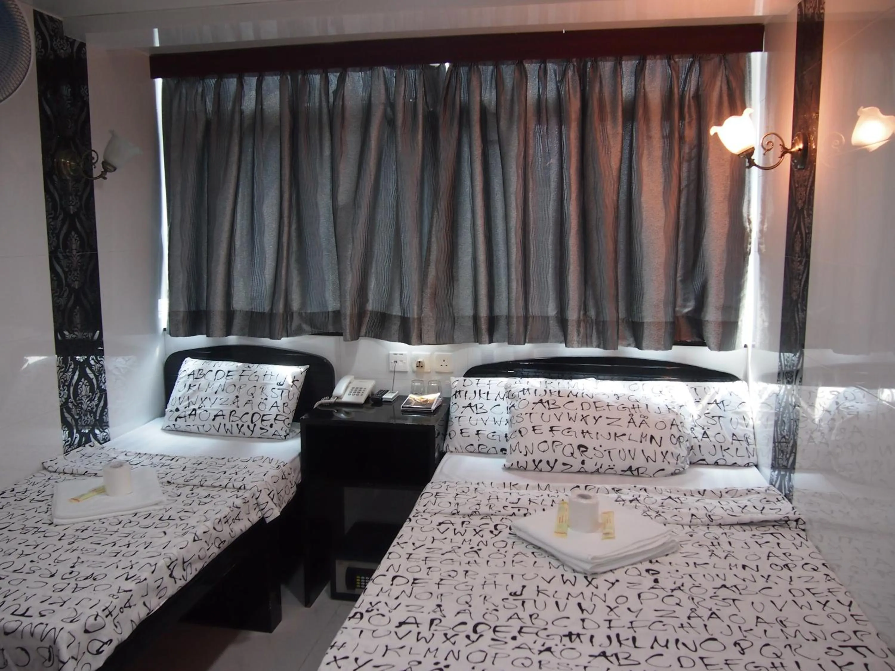 Photo of the whole room, Bed in Australia Lounge