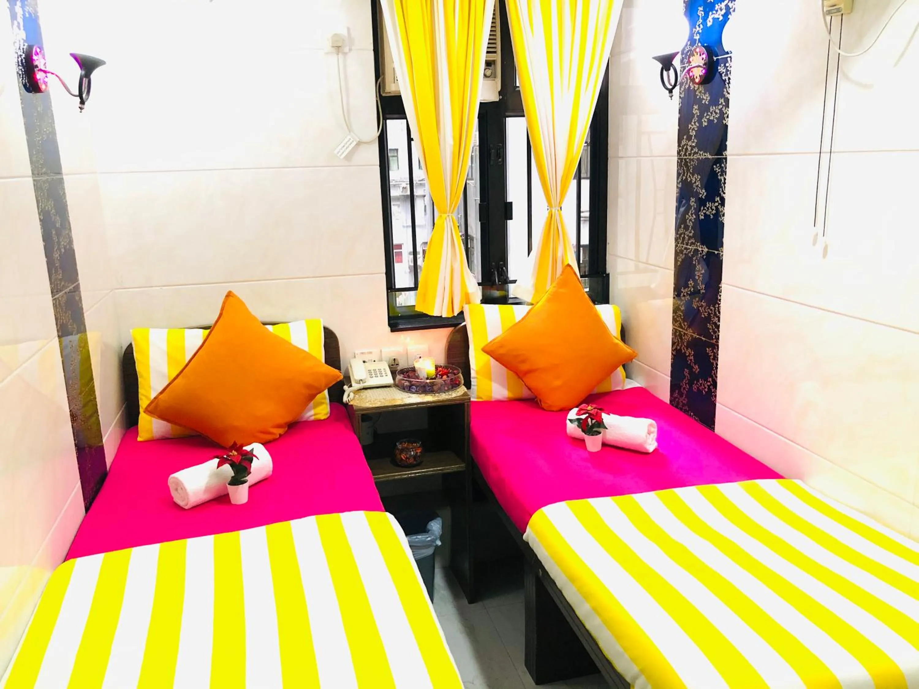 Bathroom, Bed in Australia Lounge