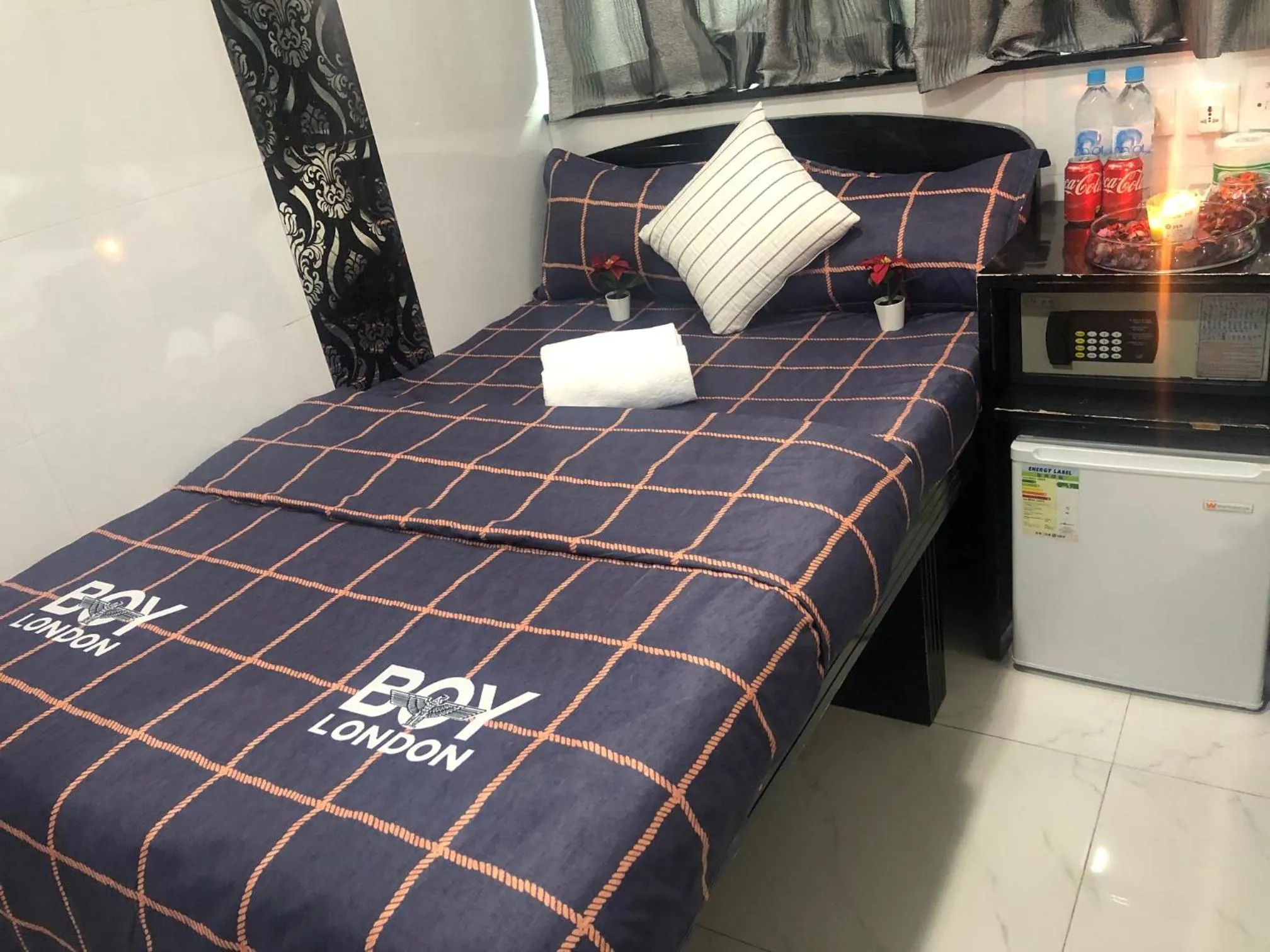 cot, Bed in Australia Lounge