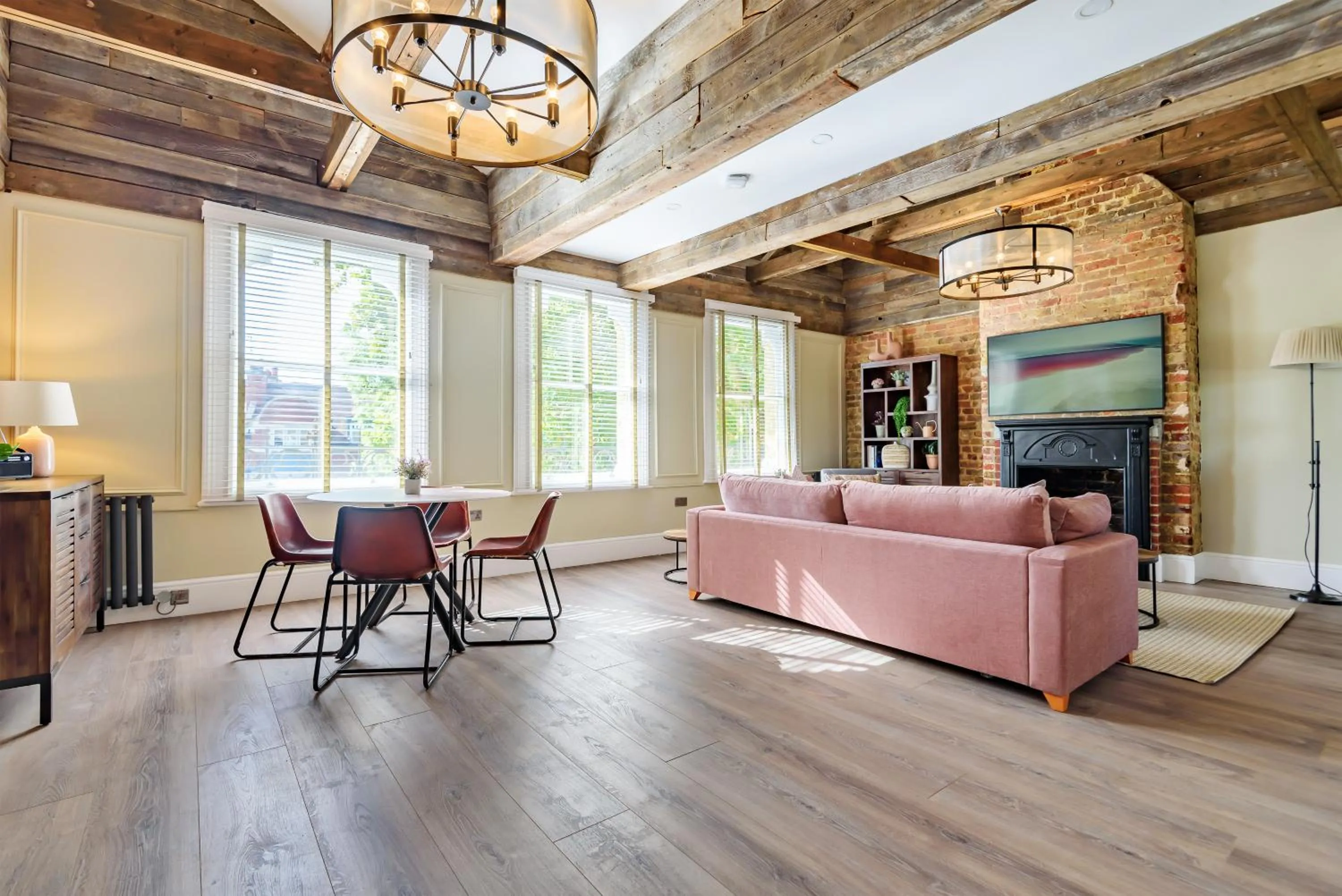 TV and multimedia in Oak & Poppy