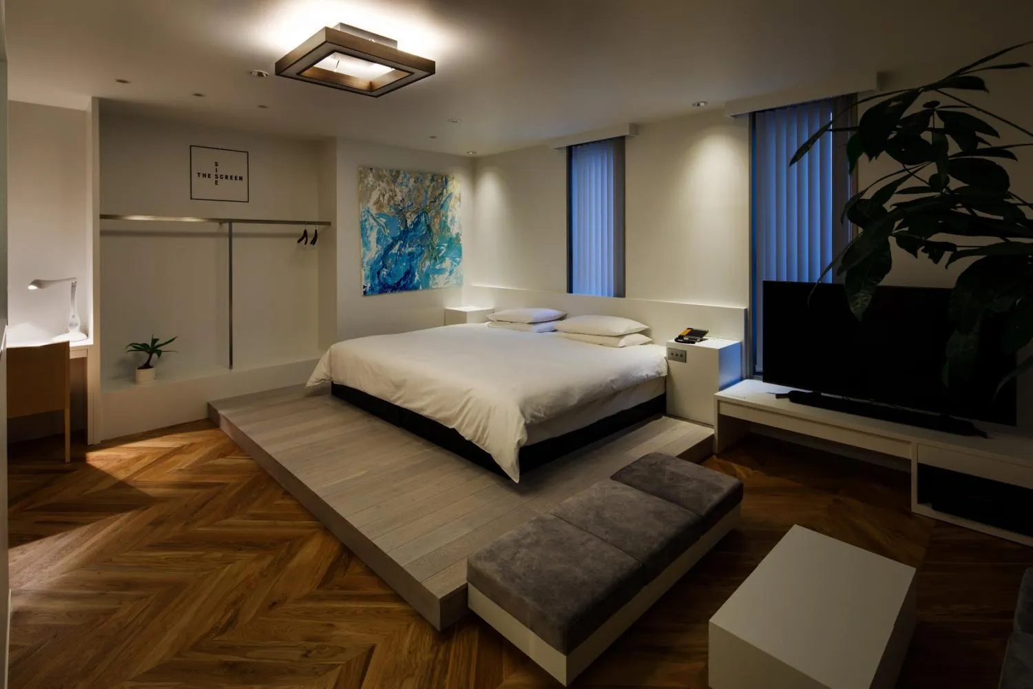 Photo of the whole room, Bed in The Screen