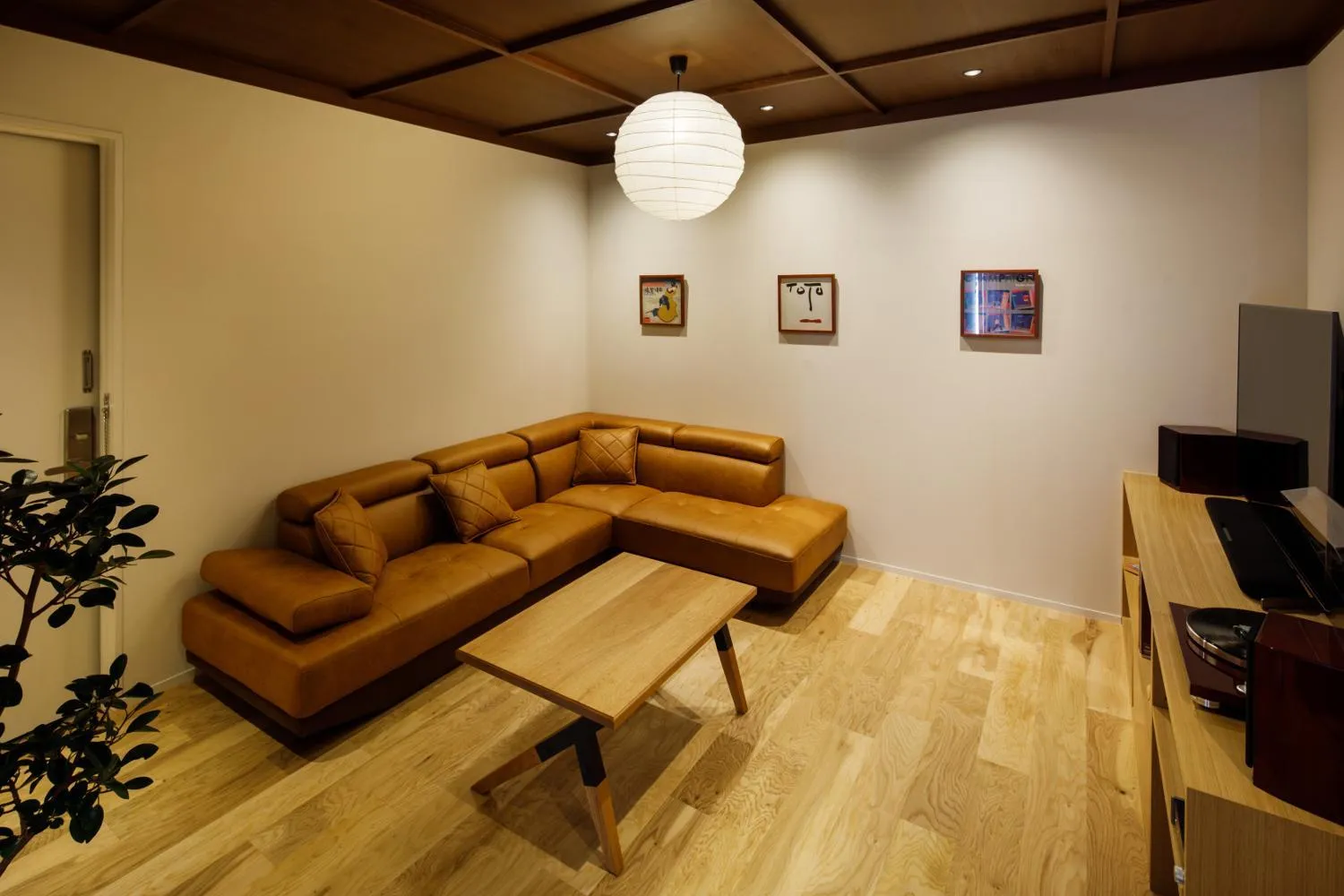 Photo of the whole room in The Screen