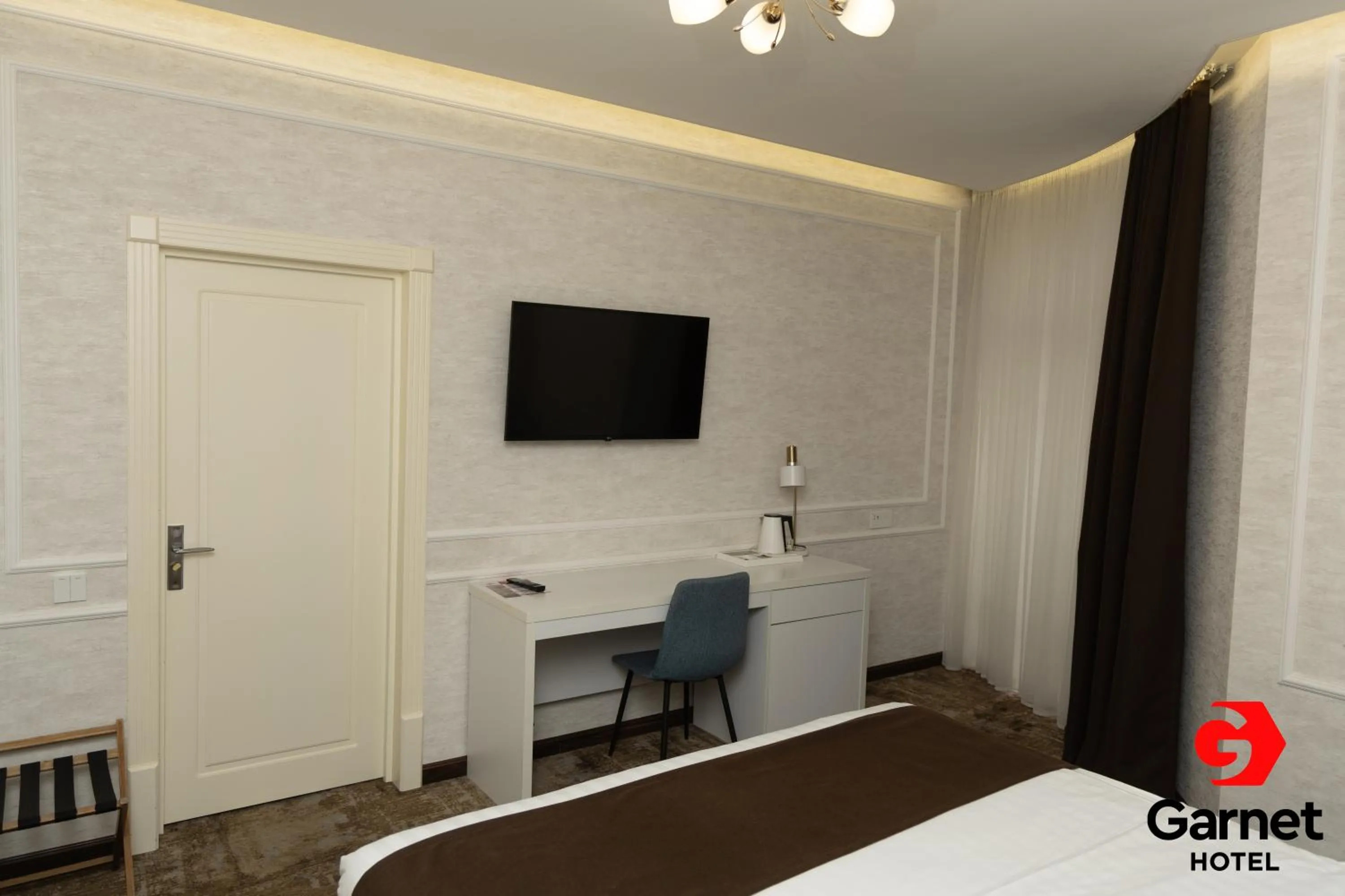 Communal lounge/ TV room, Bed in Garnet Hotel Tashkent