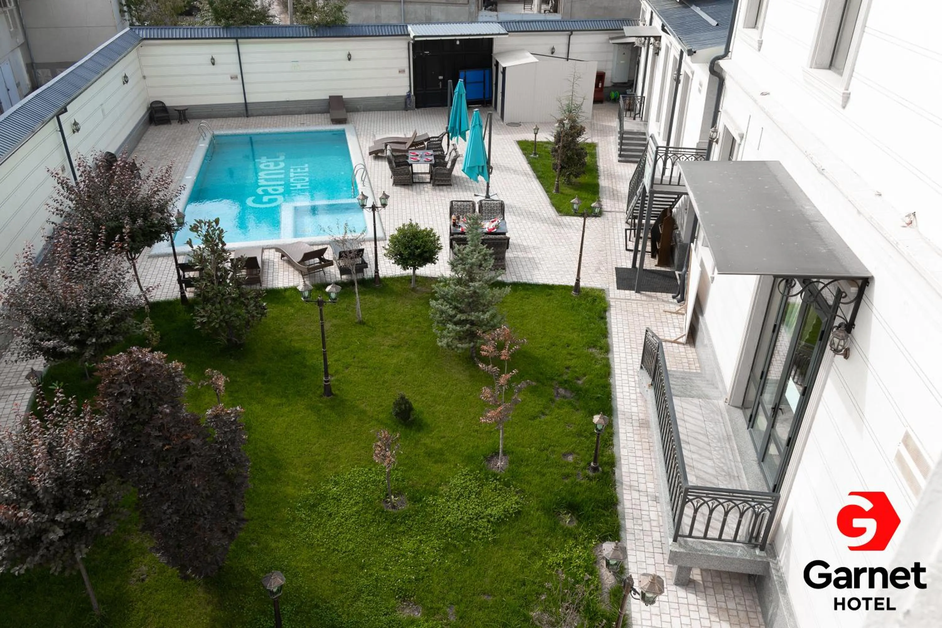 Garden in Garnet Hotel Tashkent