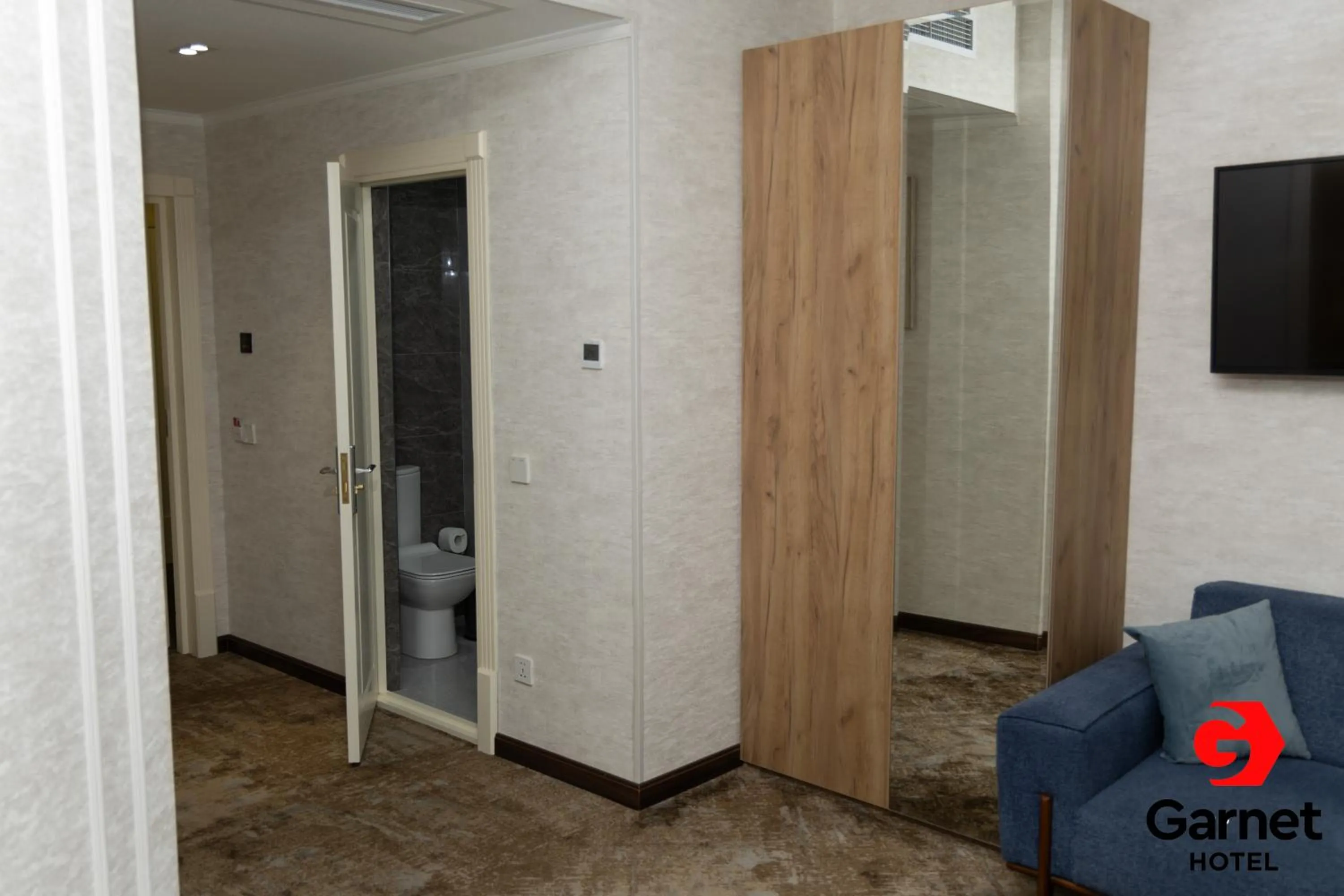 Toilet in Garnet Hotel Tashkent