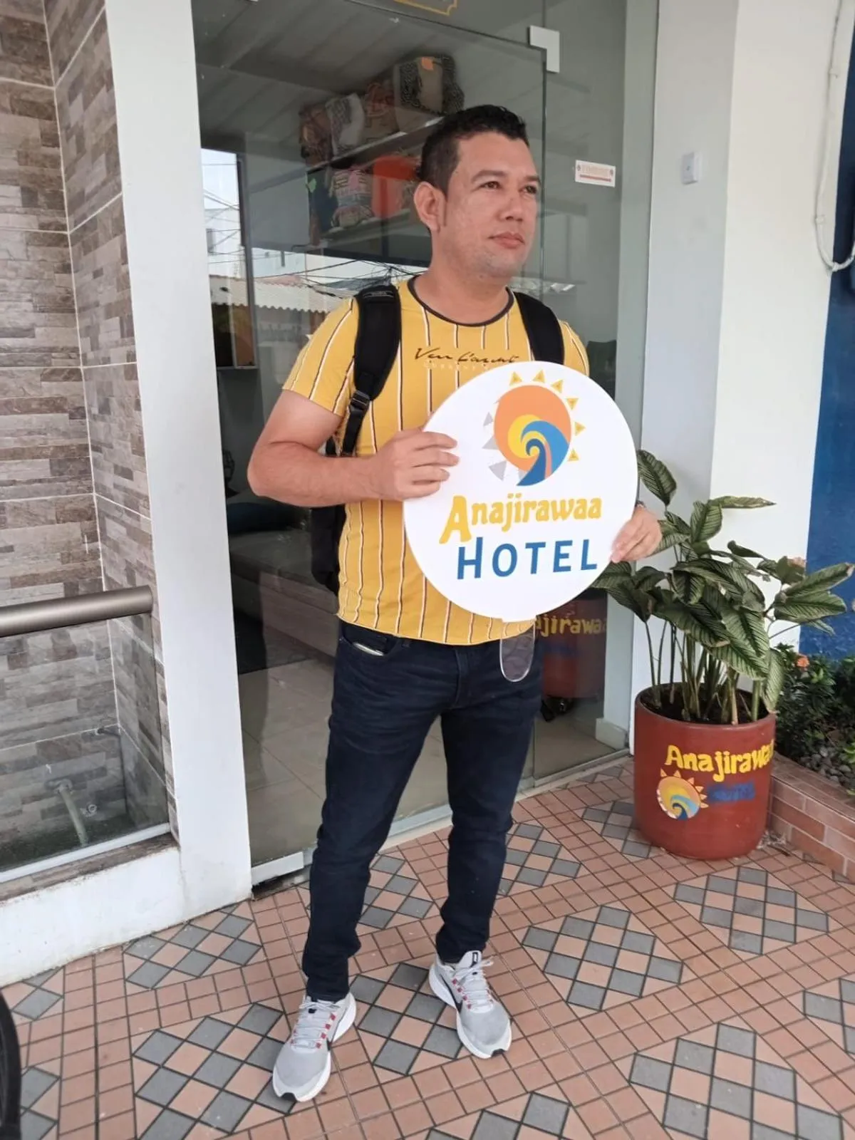 People in ANAJIRAWAA HOTEL