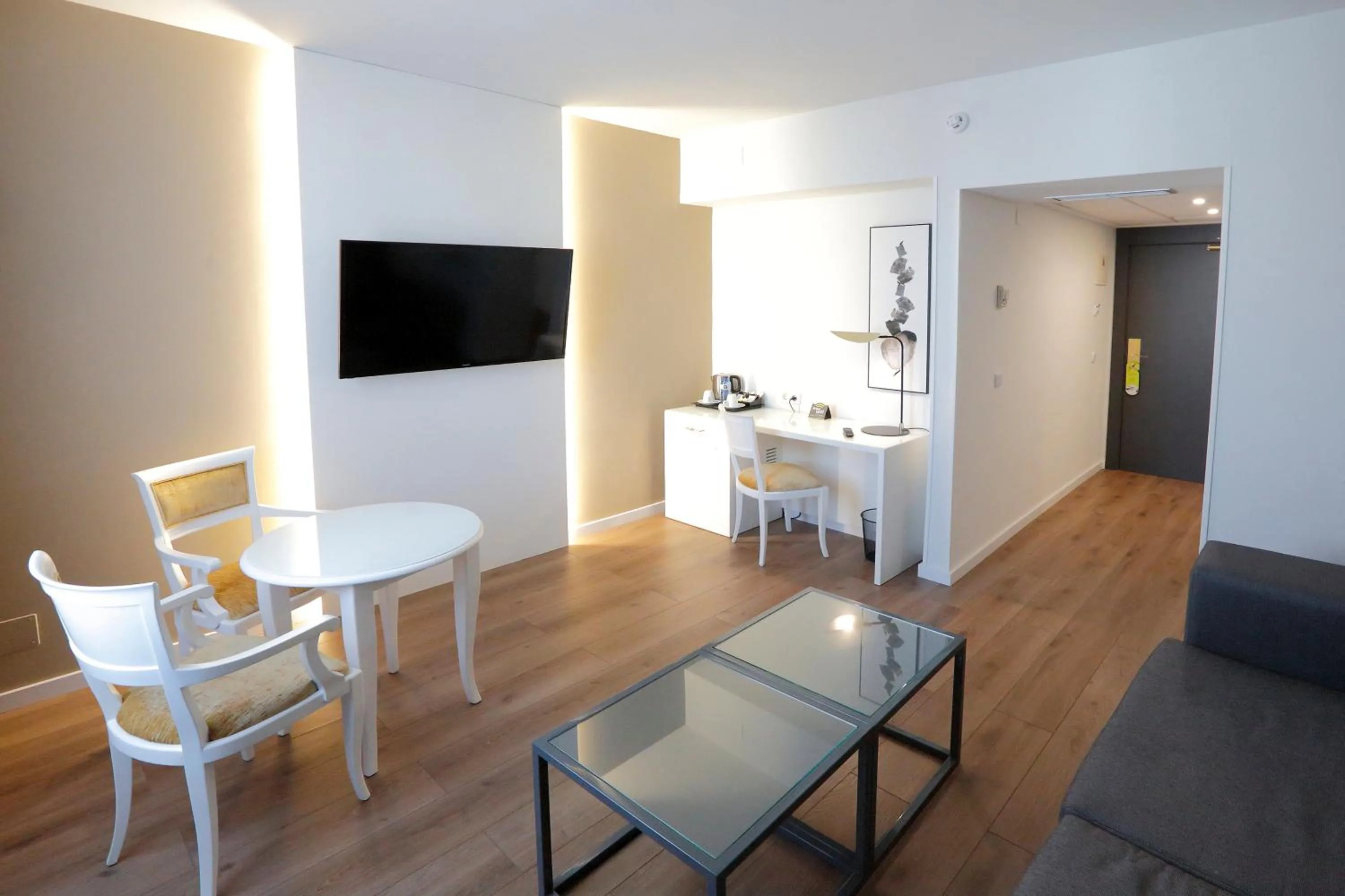 Photo of the whole room in Sercotel Alfonso XIII