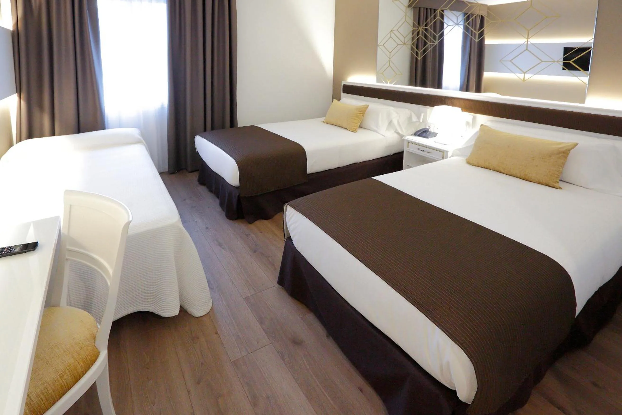 Photo of the whole room, Bed in Sercotel Alfonso XIII