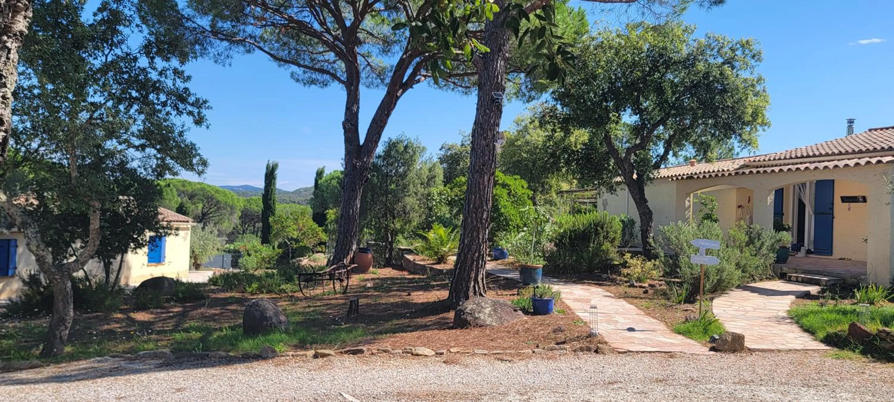 Facade/entrance in Le Mas du Rouquan