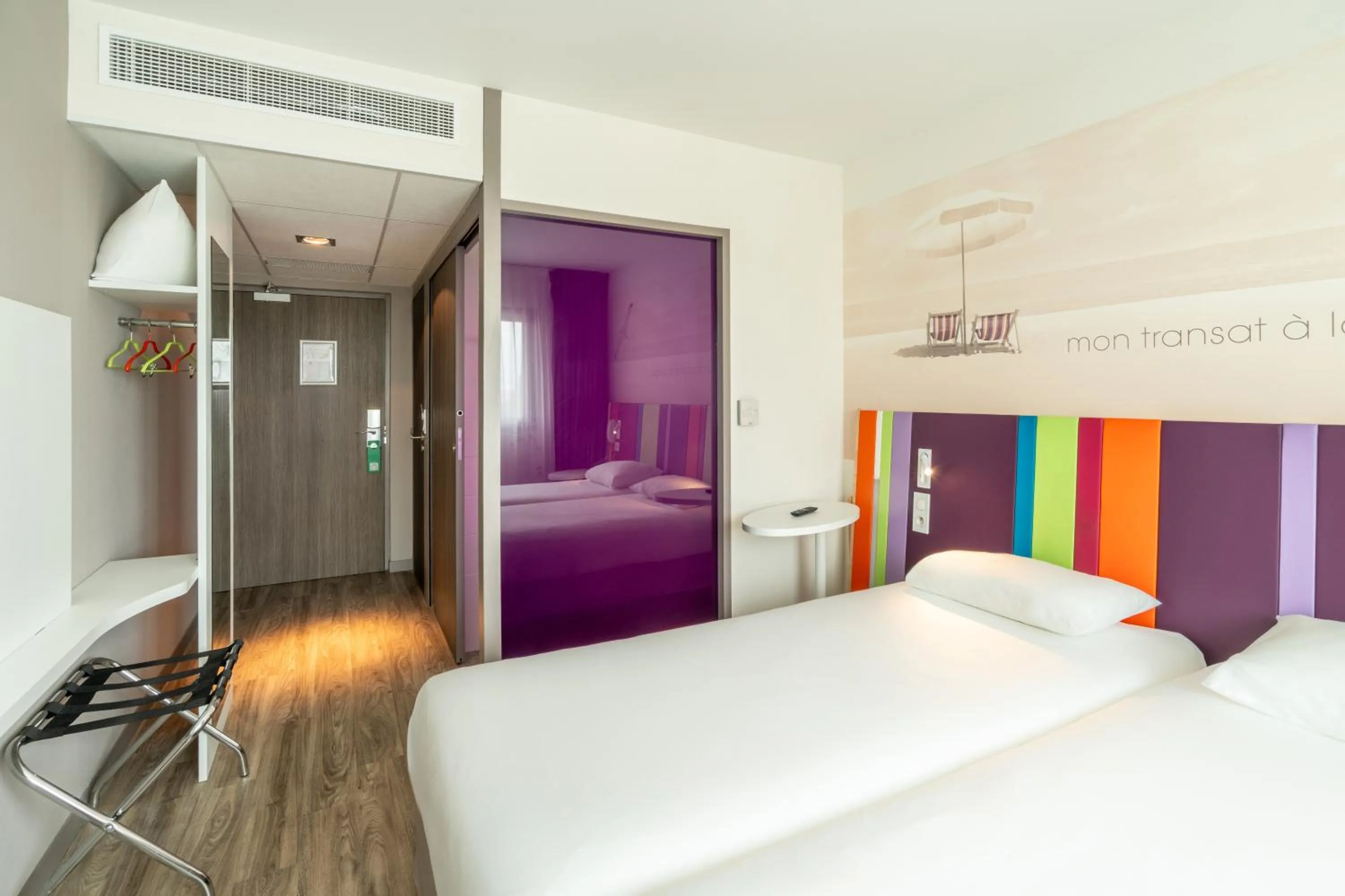 Bedroom, Bed in ibis Styles Les Sables Olonne