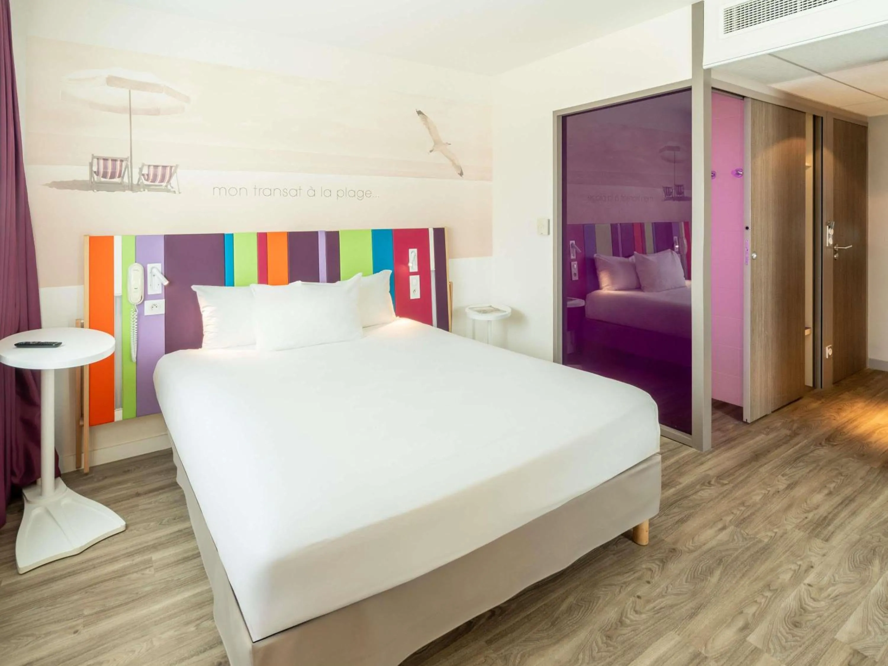 Bedroom, Bed in ibis Styles Les Sables Olonne