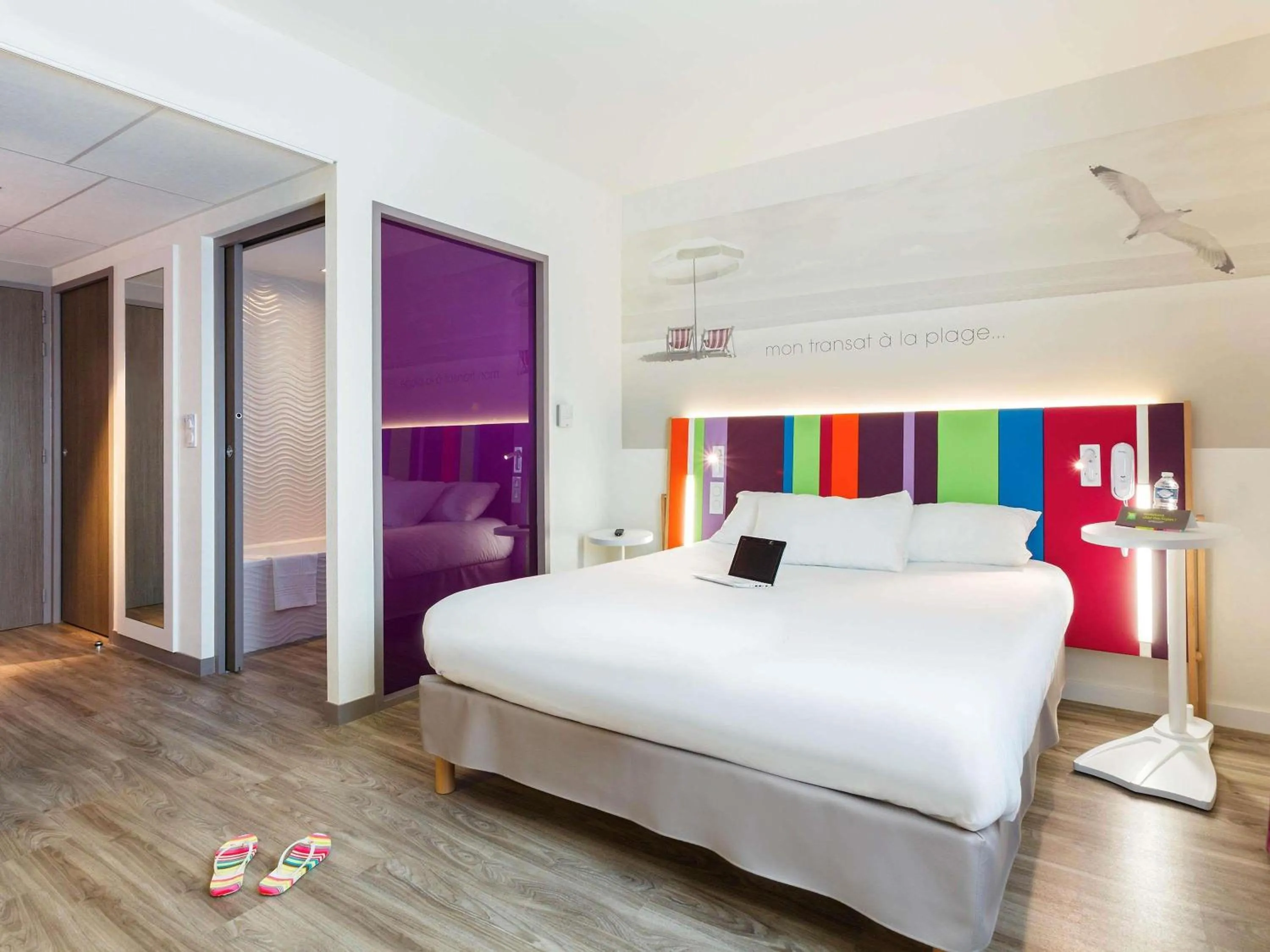 Bedroom, Bed in ibis Styles Les Sables Olonne