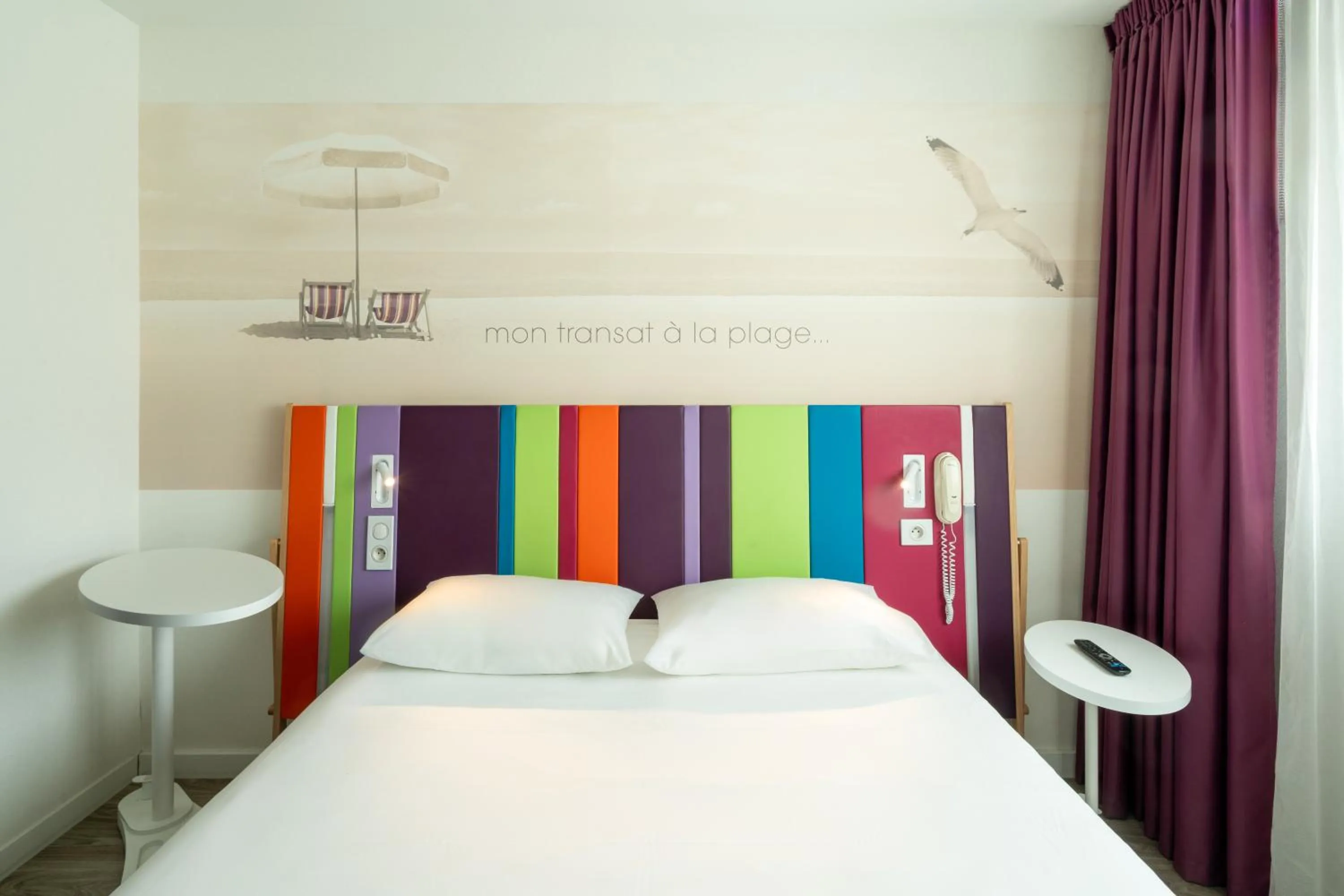 Bedroom, Bed in ibis Styles Les Sables Olonne
