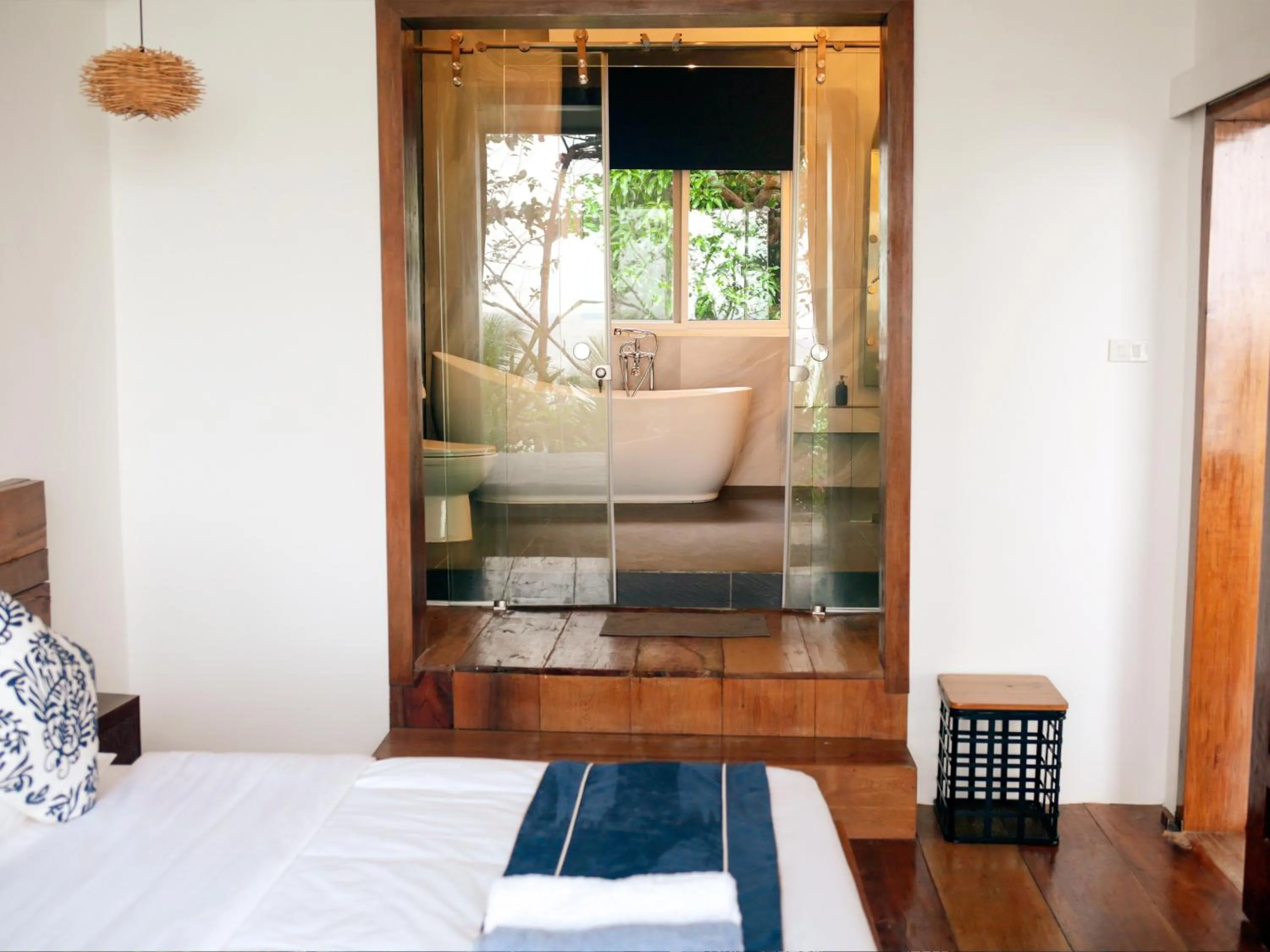 Bathroom, Bed in The Dream Beach Resort