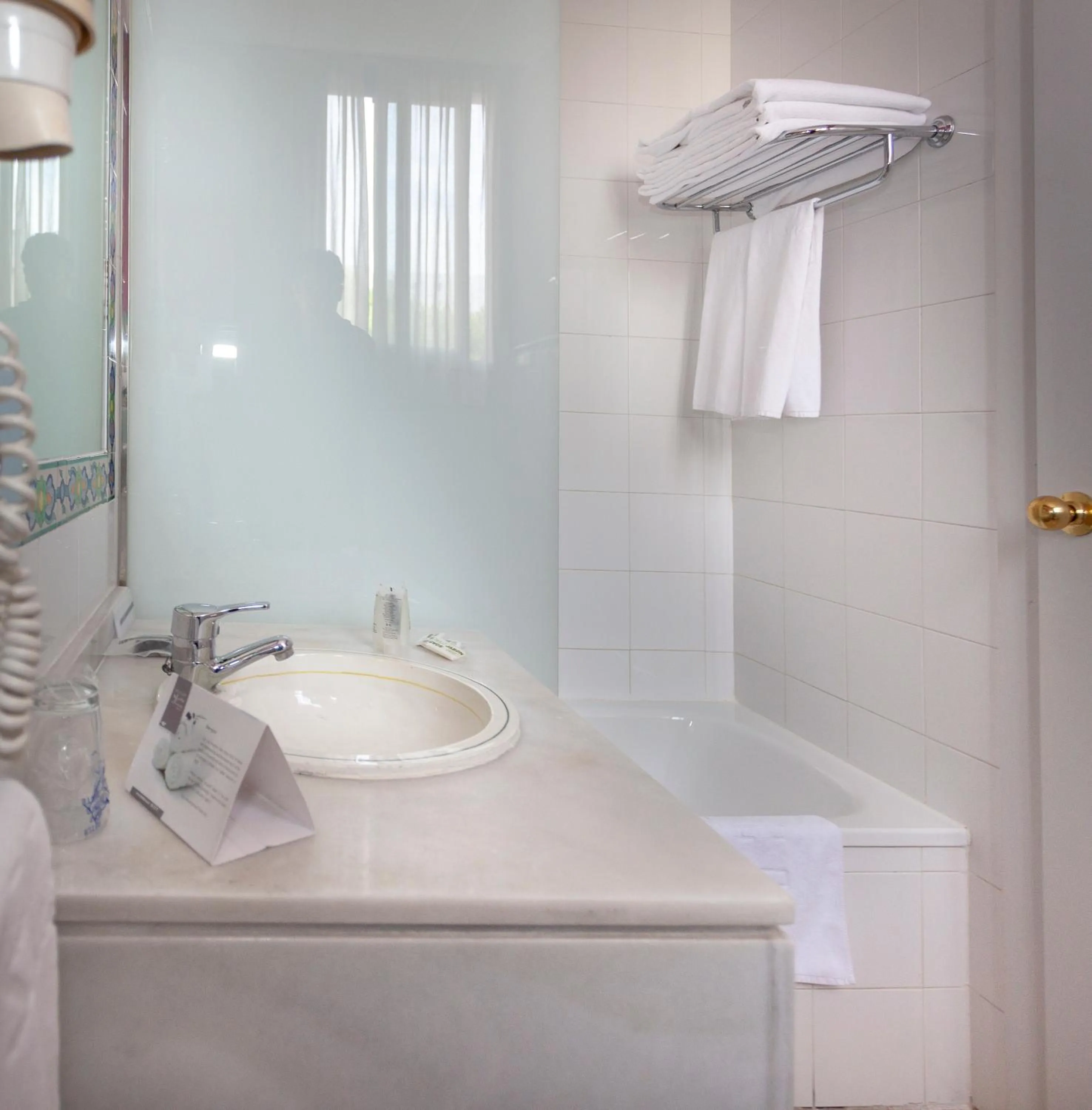 Bathroom in AACR Hotel Monteolivos