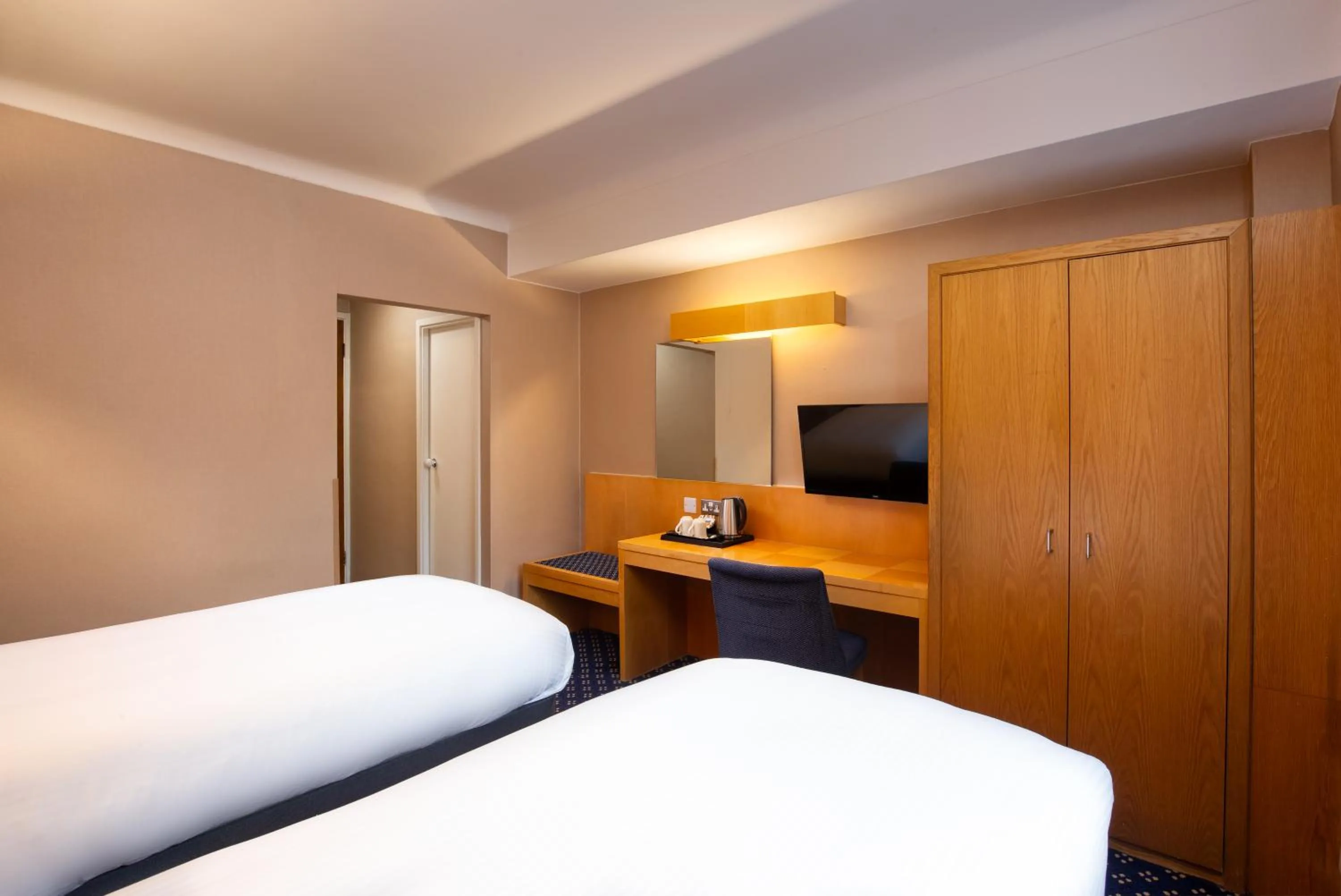 Bed in Tavistock Hotel