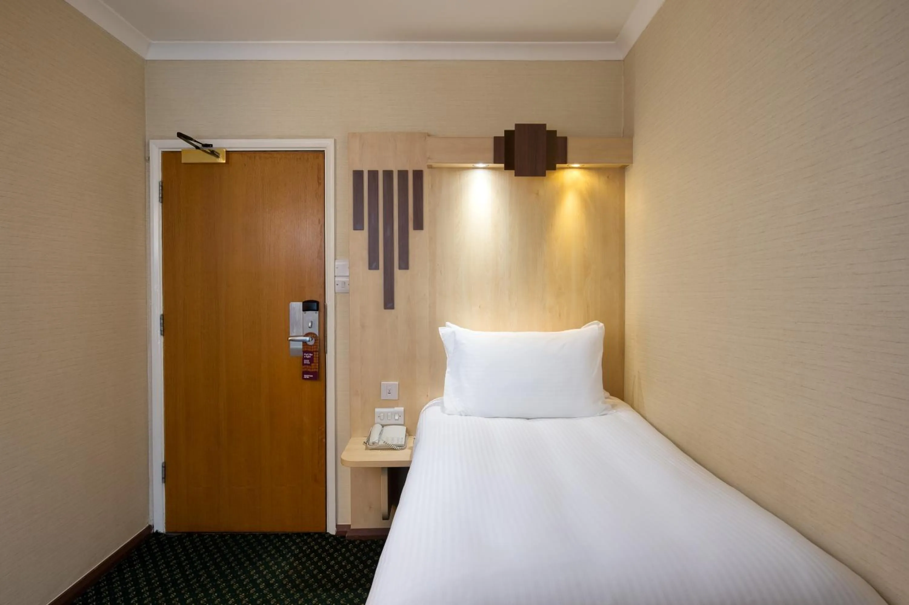 Bed in Tavistock Hotel