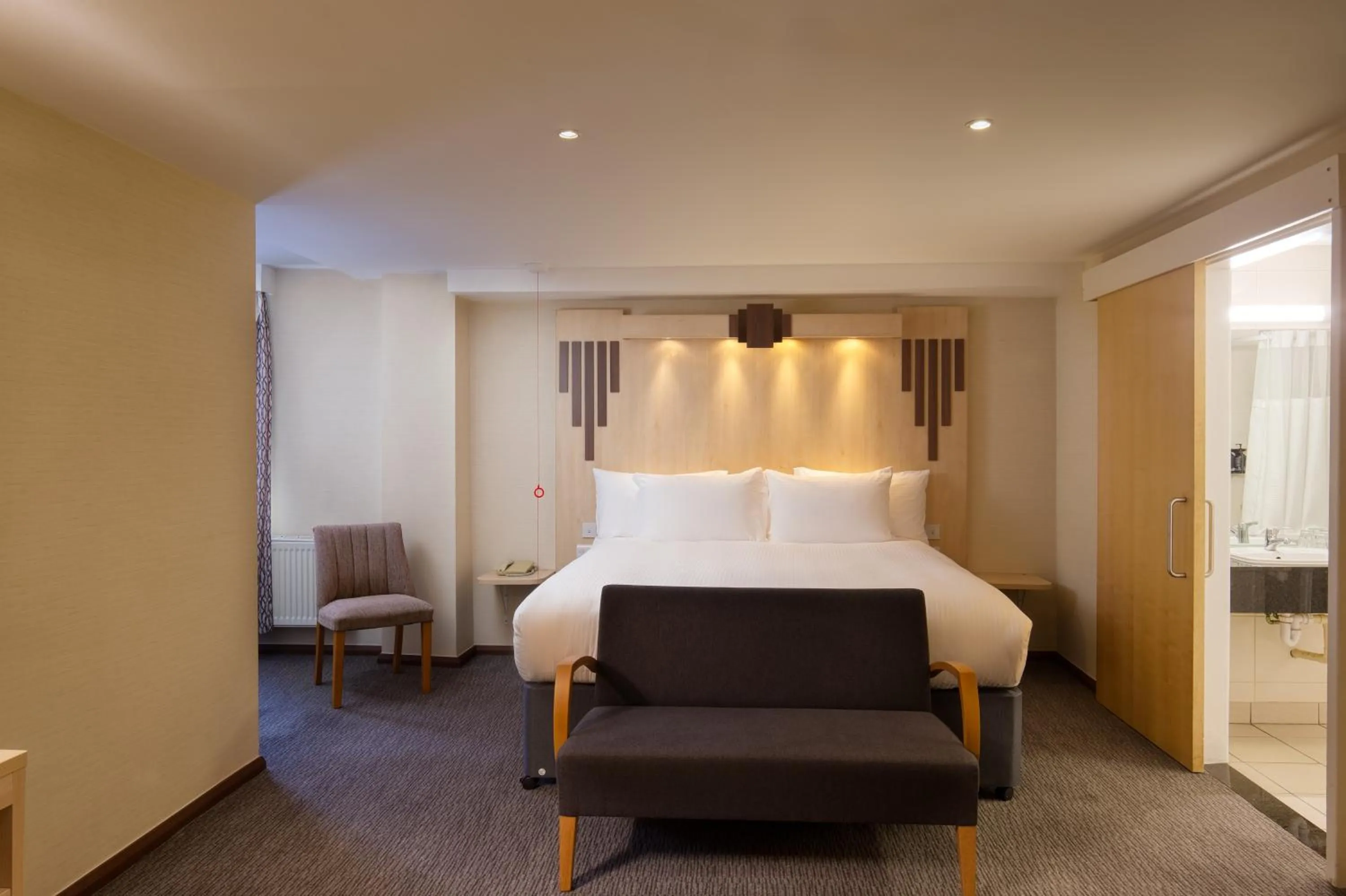 Bed in Tavistock Hotel