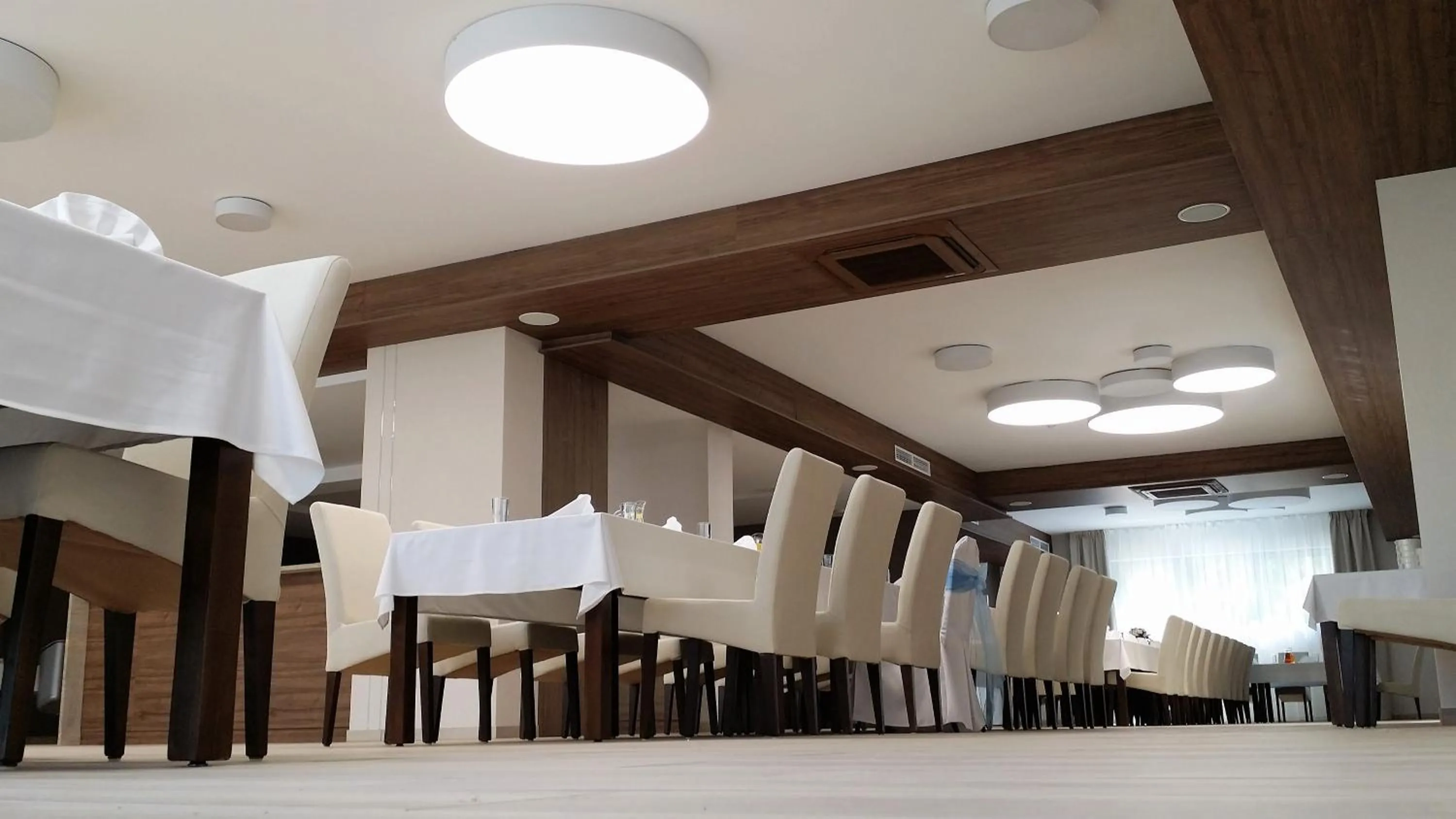 Restaurant/places to eat in Wielspin Puszczykowo