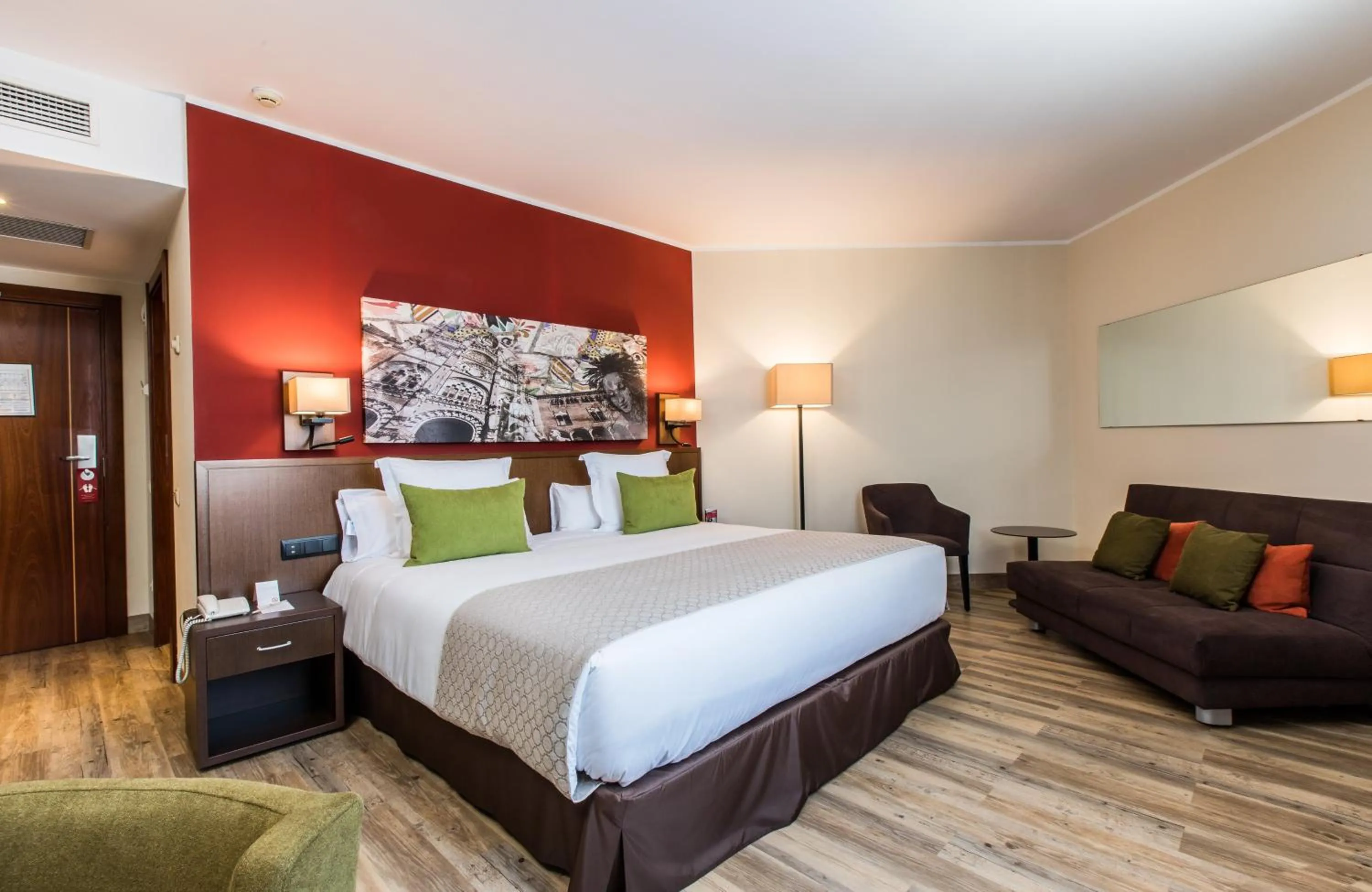 Bedroom, Bed in Leonardo Hotel Barcelona Gran Via