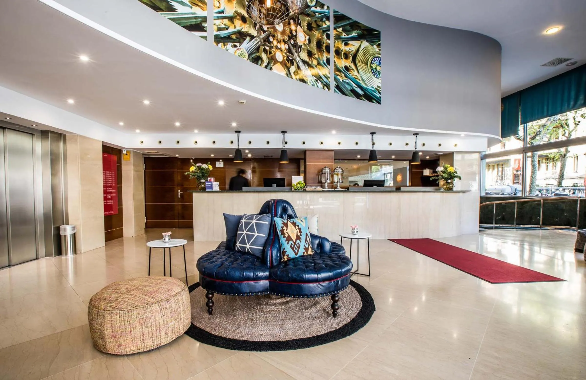 Lobby or reception in Leonardo Hotel Barcelona Gran Via