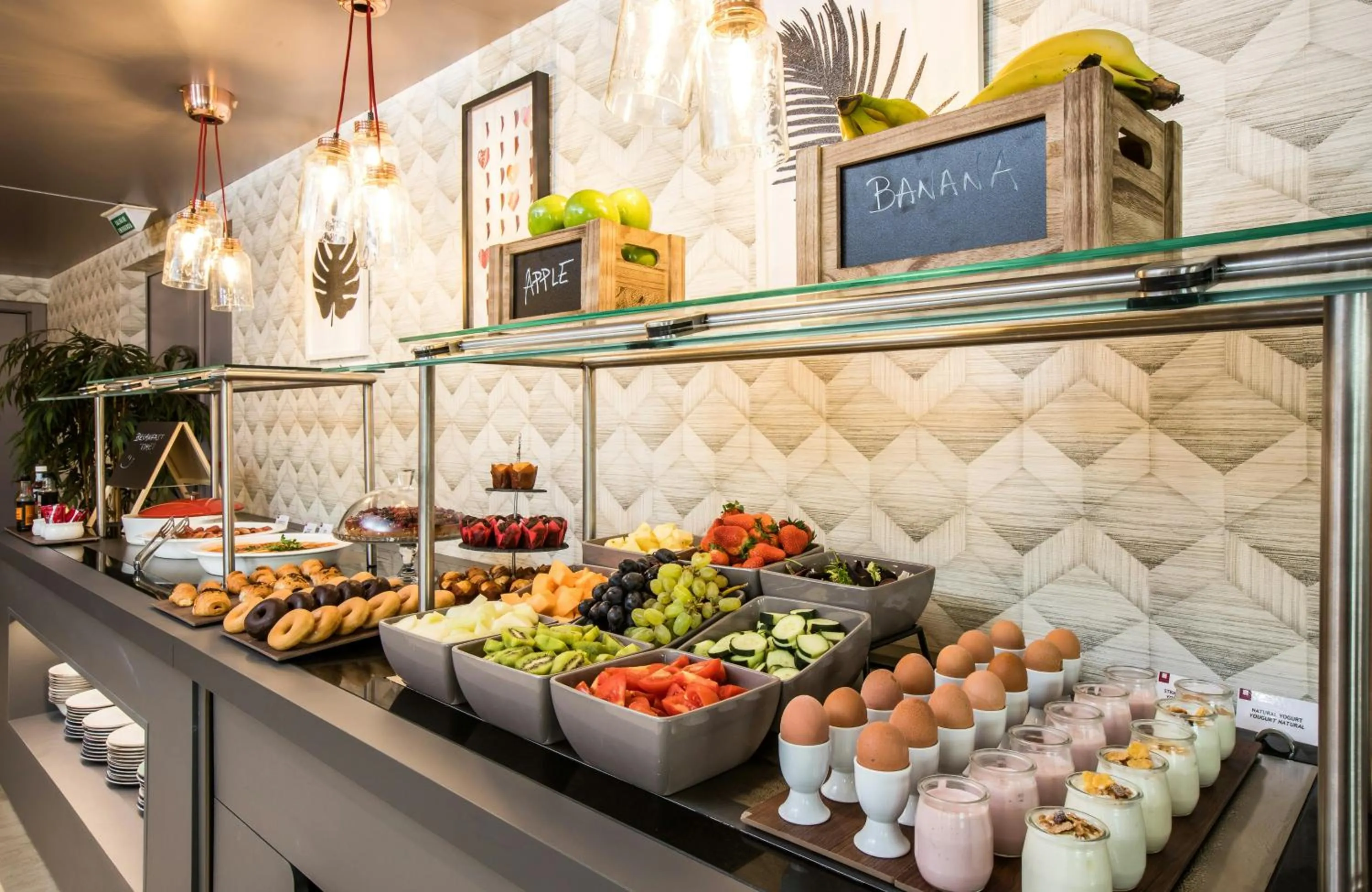 Buffet breakfast in Leonardo Hotel Barcelona Gran Via