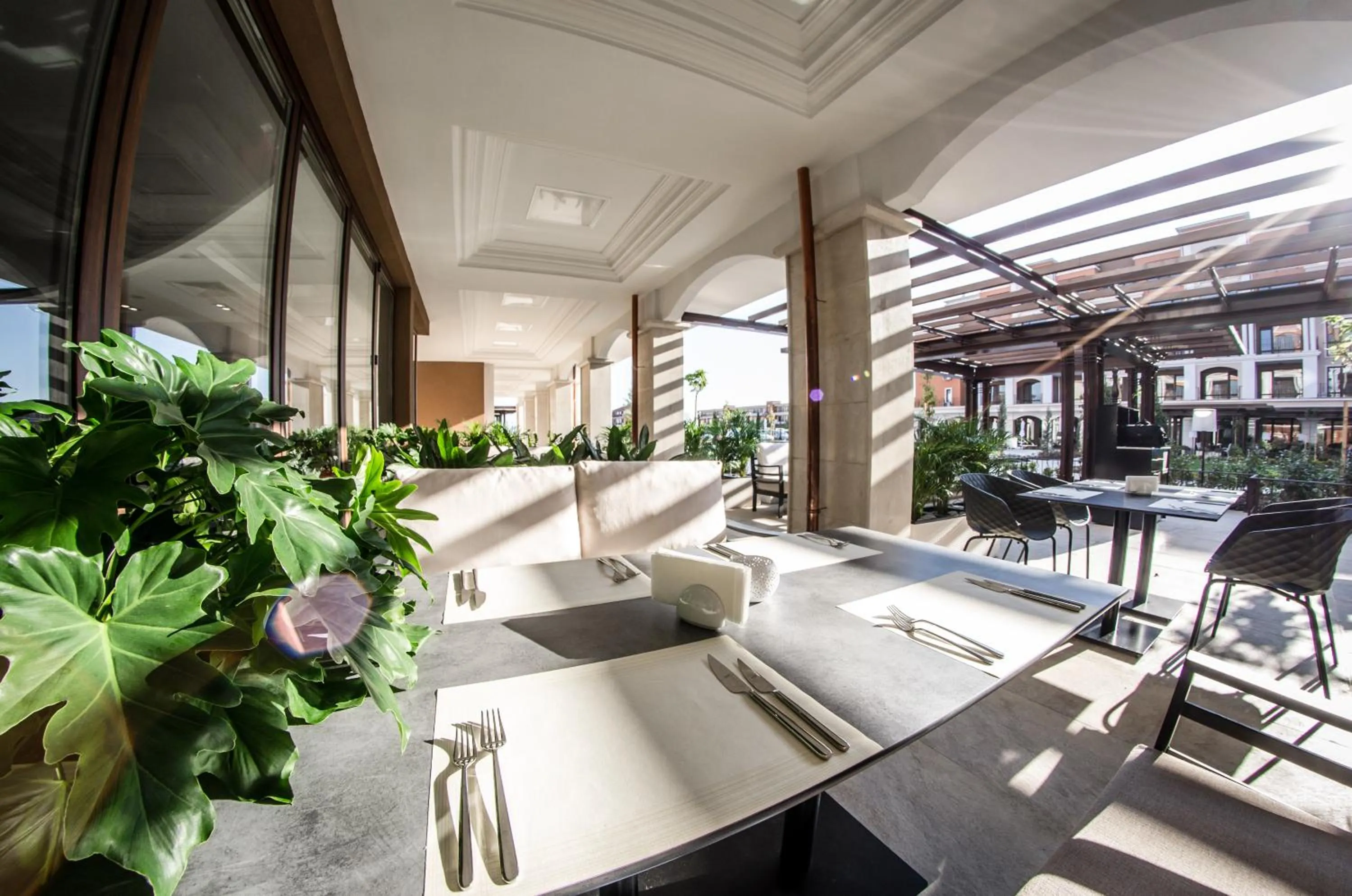 Restaurant/places to eat in Premier Fort Beach Hotel