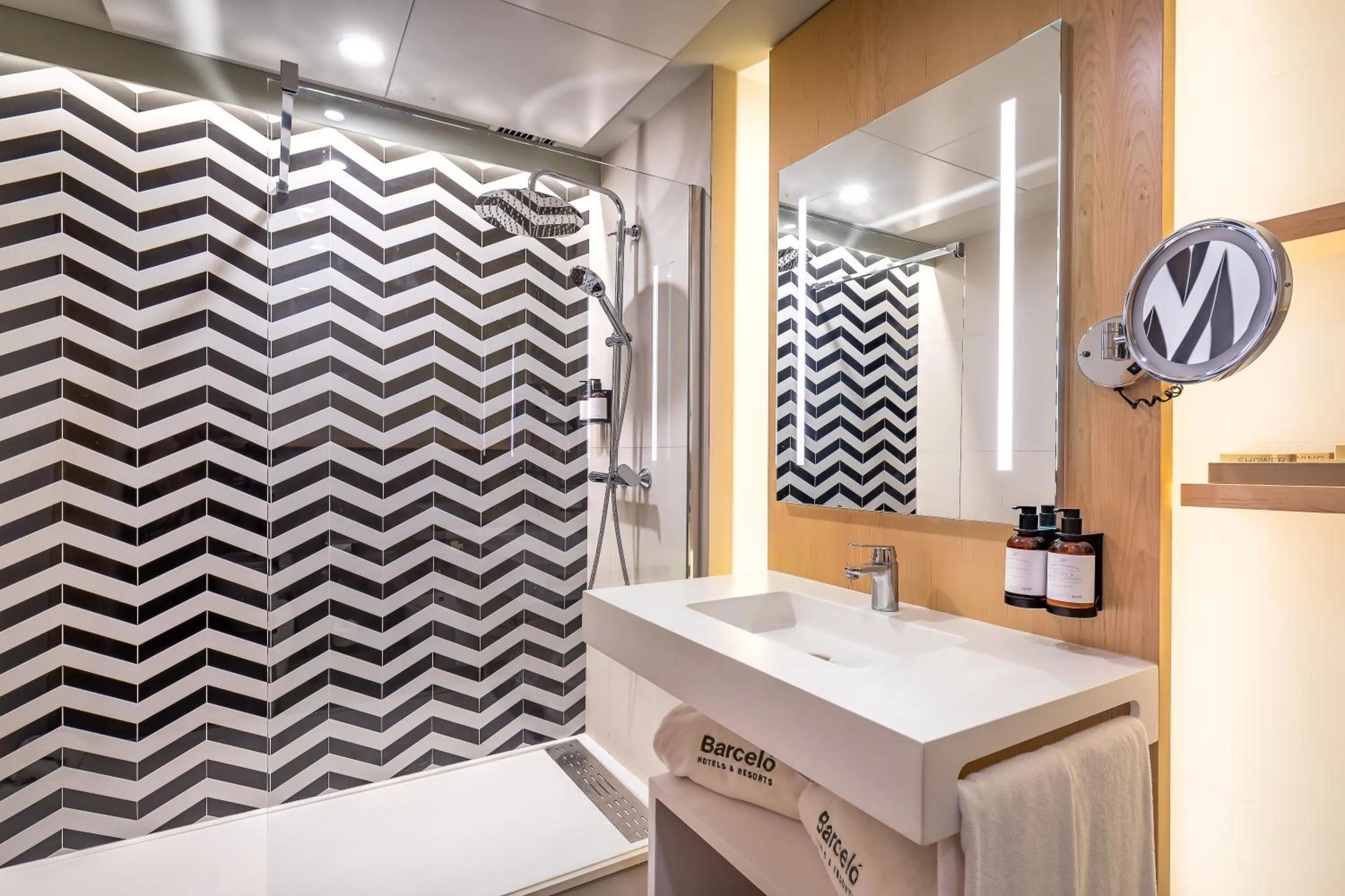 Shower in Barceló Murcia Siete Coronas