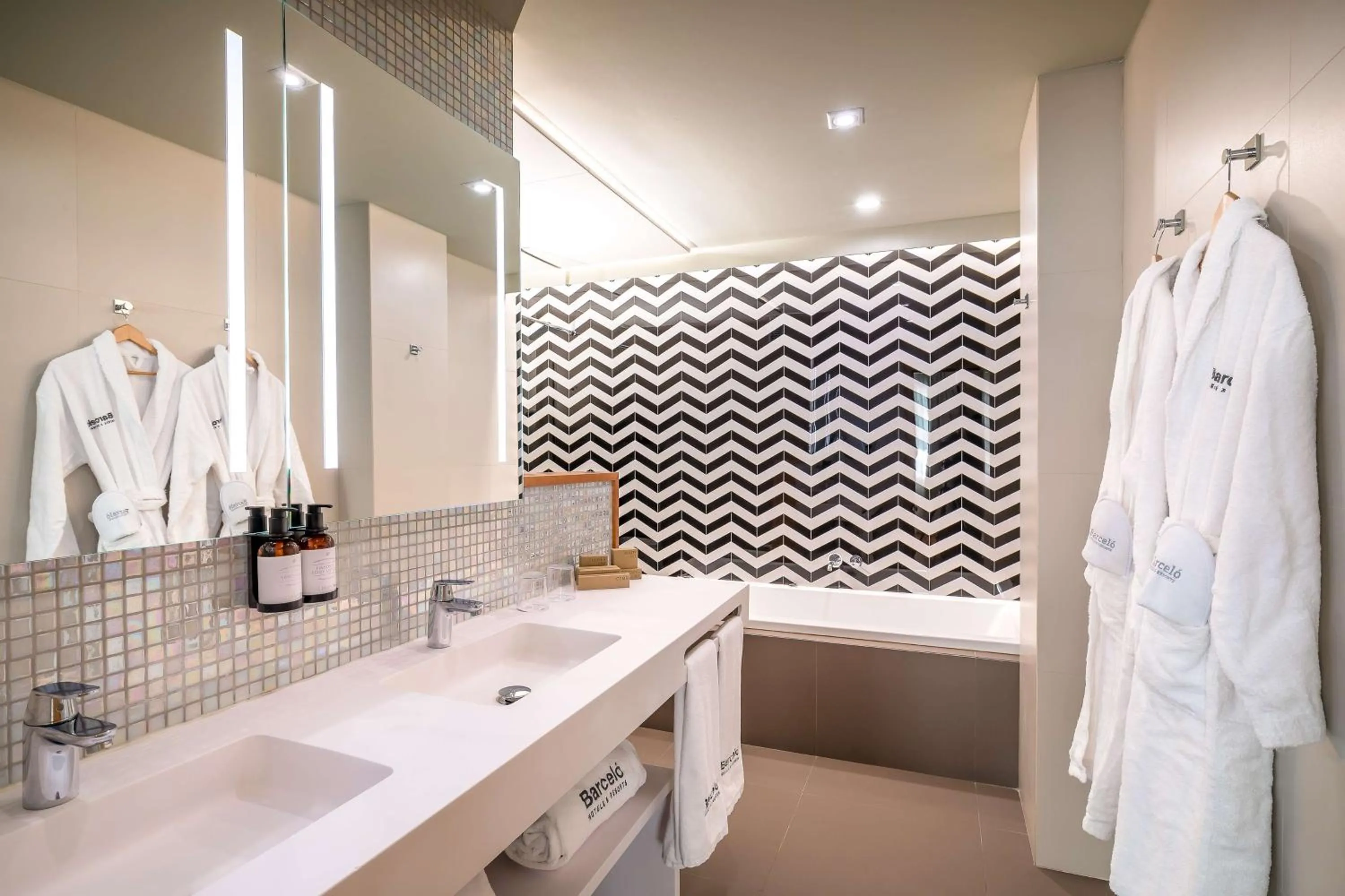 Bathroom in Barceló Murcia Siete Coronas